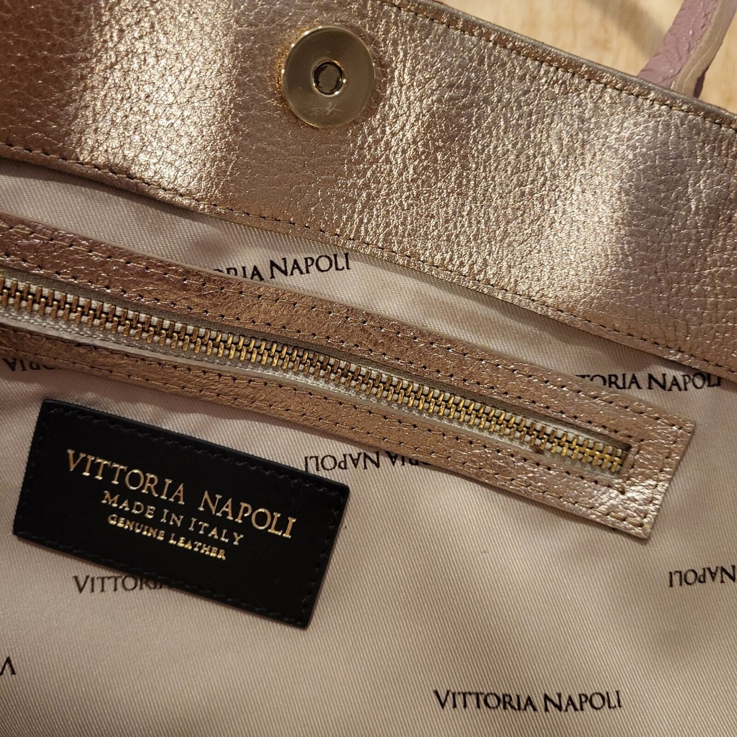 New! Vittoria Napoli Made in Italy Genuine Leather Pastel Metallic Shoulder 