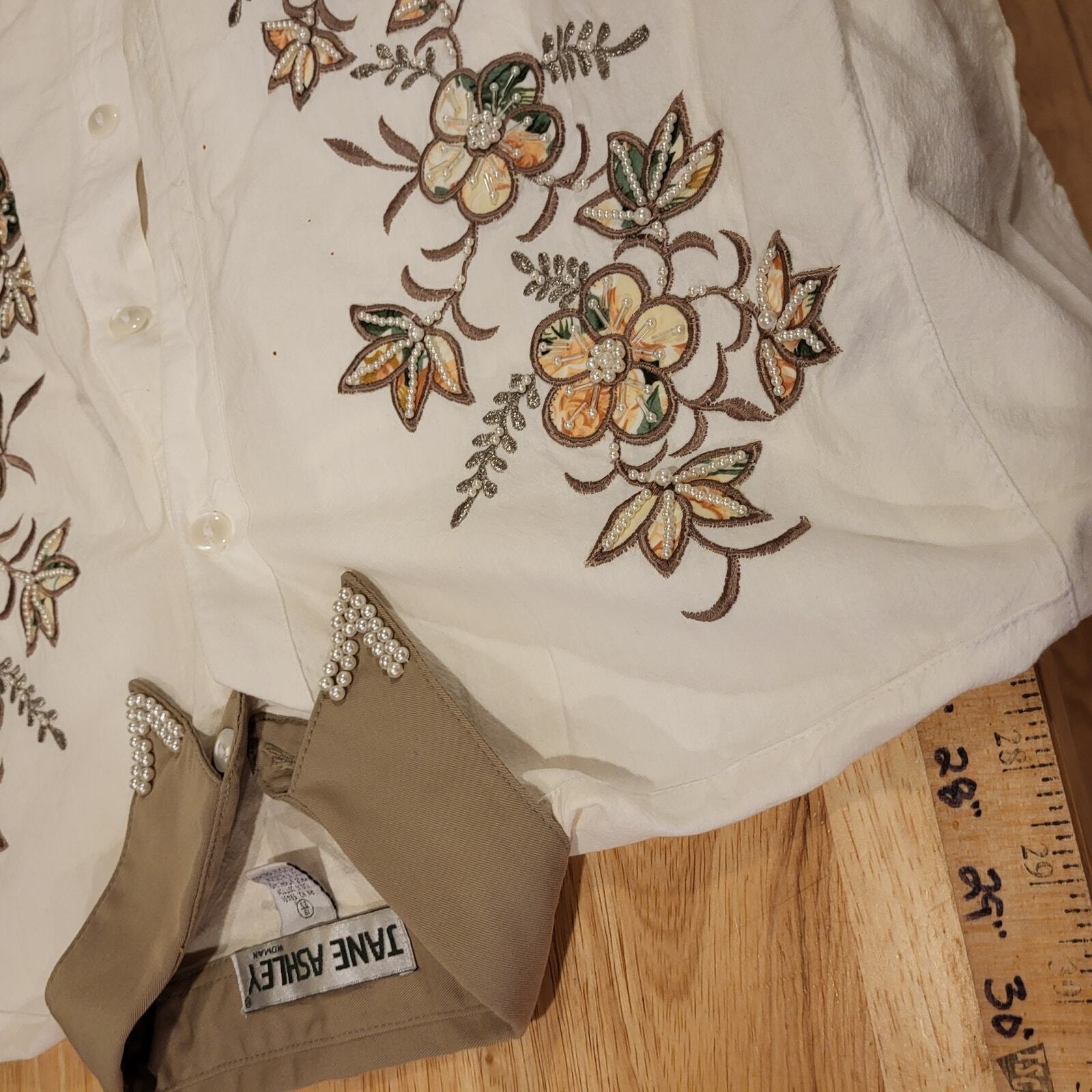Vintage Beaded Jane Ashley White Short Sleeve Button Down Collared Shirt