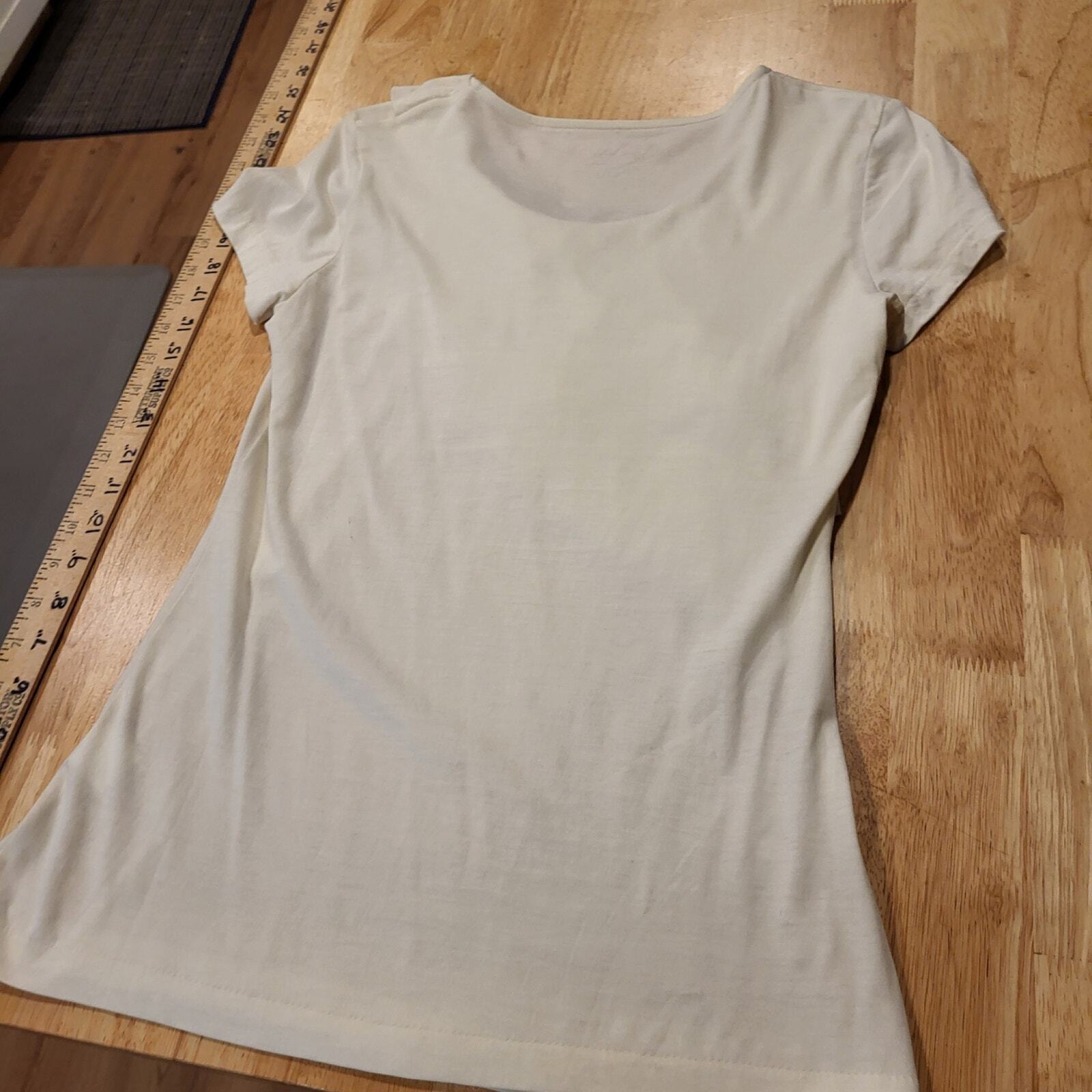 Lilly Pulitzer Cream ruffle front detail 100% cotton t-shirts small
