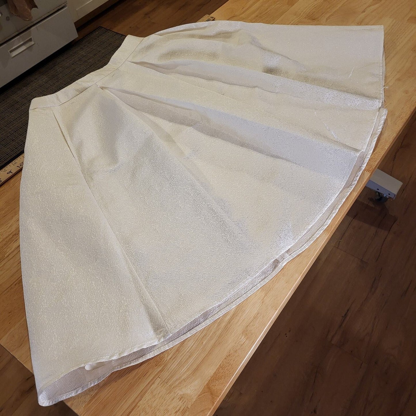 Express size 8 circle skirt White Invisible Zipper Lined 28" Waist 25" Long 