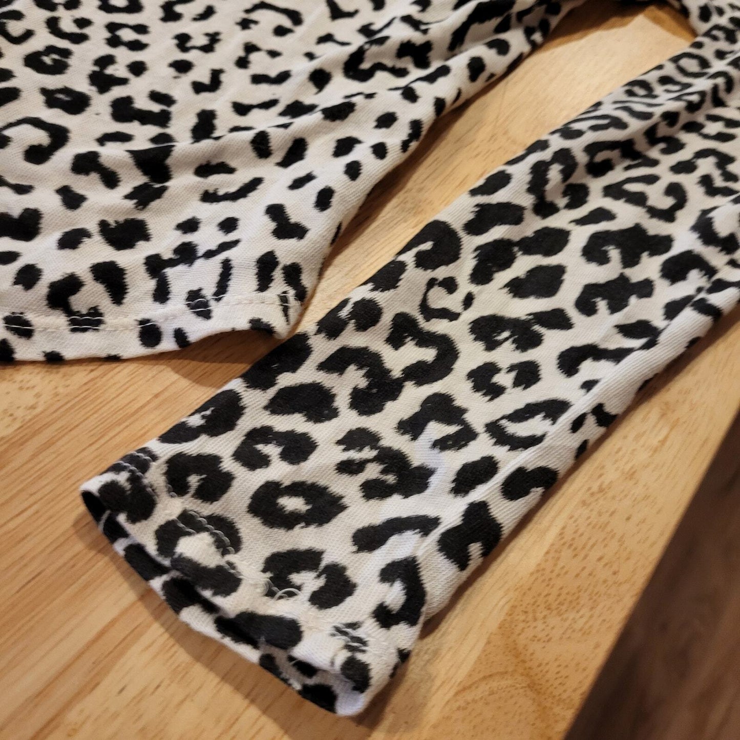 Chaser Leopard Print Long Sleeve Knit Jersey Top XS 17" P2P