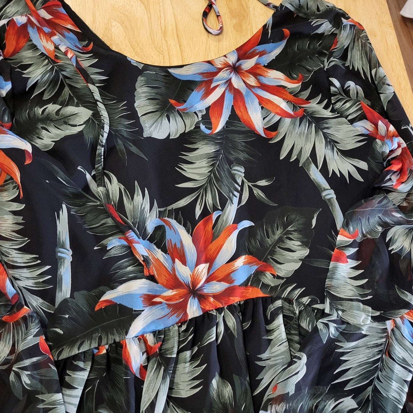 Aura Large Botanical Print Flowy Knee Length Dress Tie Back Empire Lined Sleeve