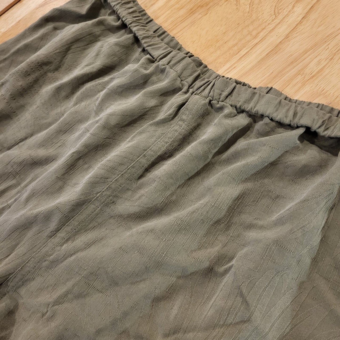 Vintage Chico Designs Size 1 100% Silk Elastic Waist Green Palm Design 28" 
