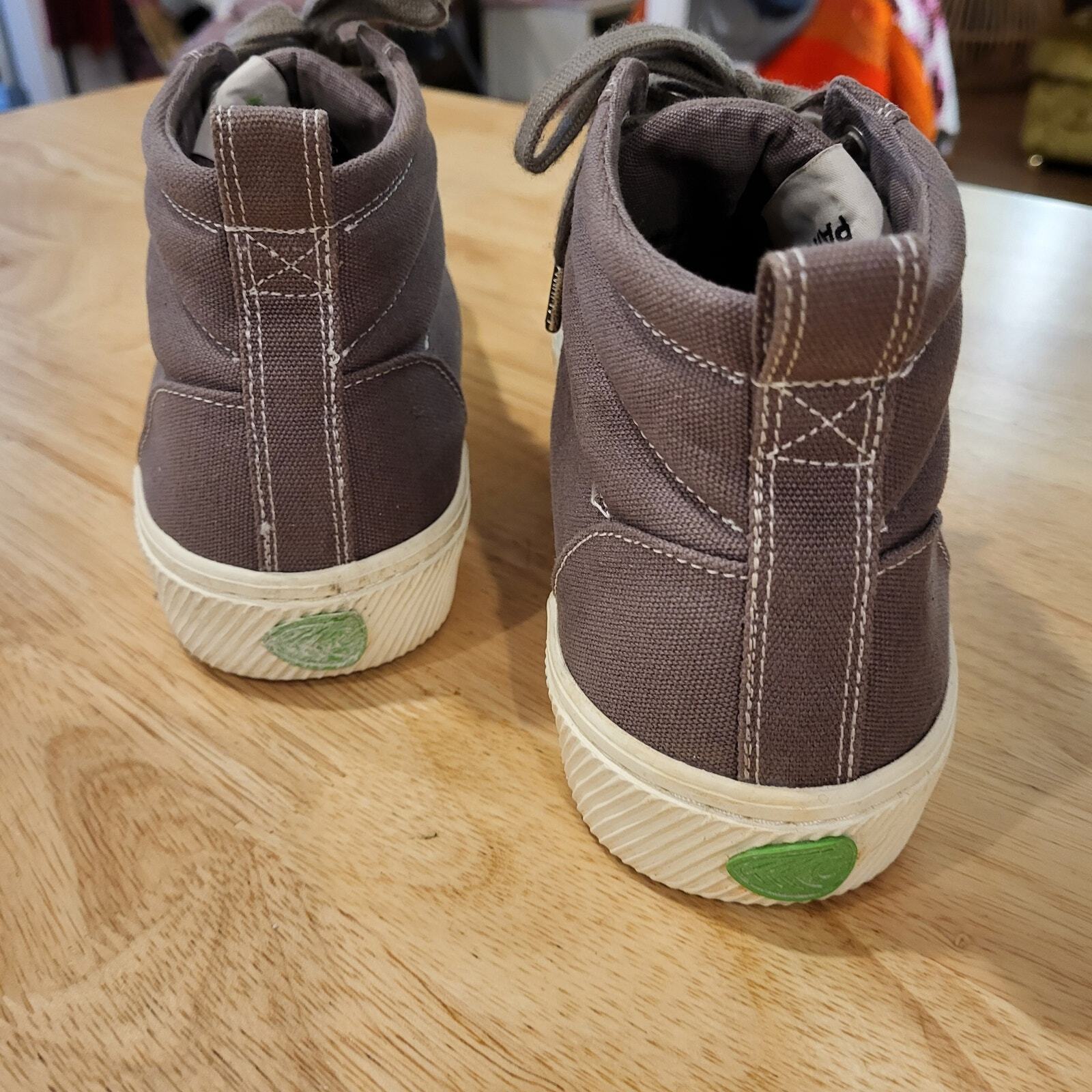 Cariuma Brazilian Pantone Gray Canvas High Top Sneakers 9.5 Women 8 Mens
