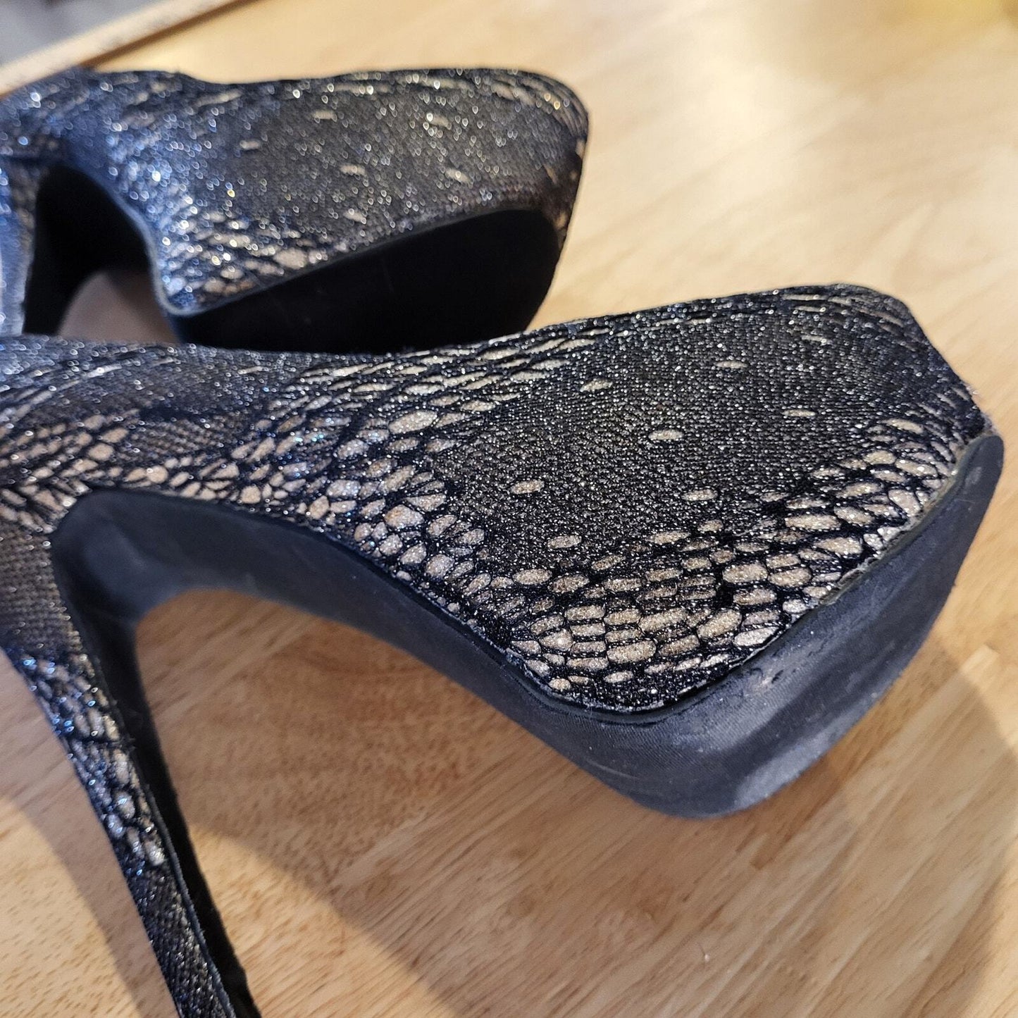 Steve Madden Gold Black Lace Platform Round Toe Heel Size 6