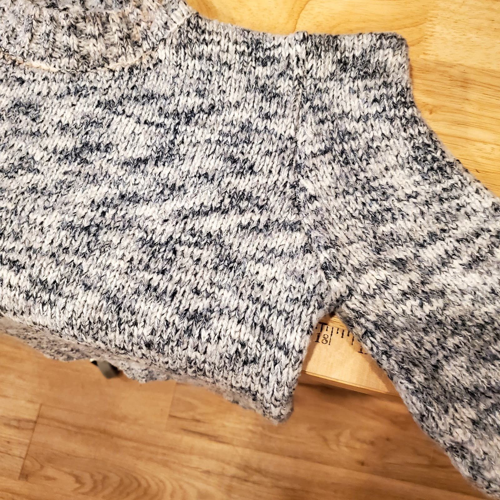 QED LONDON Stand Shoulder Crop Knit Small Grey 18" Pit-pit 18" Shoulder to pit