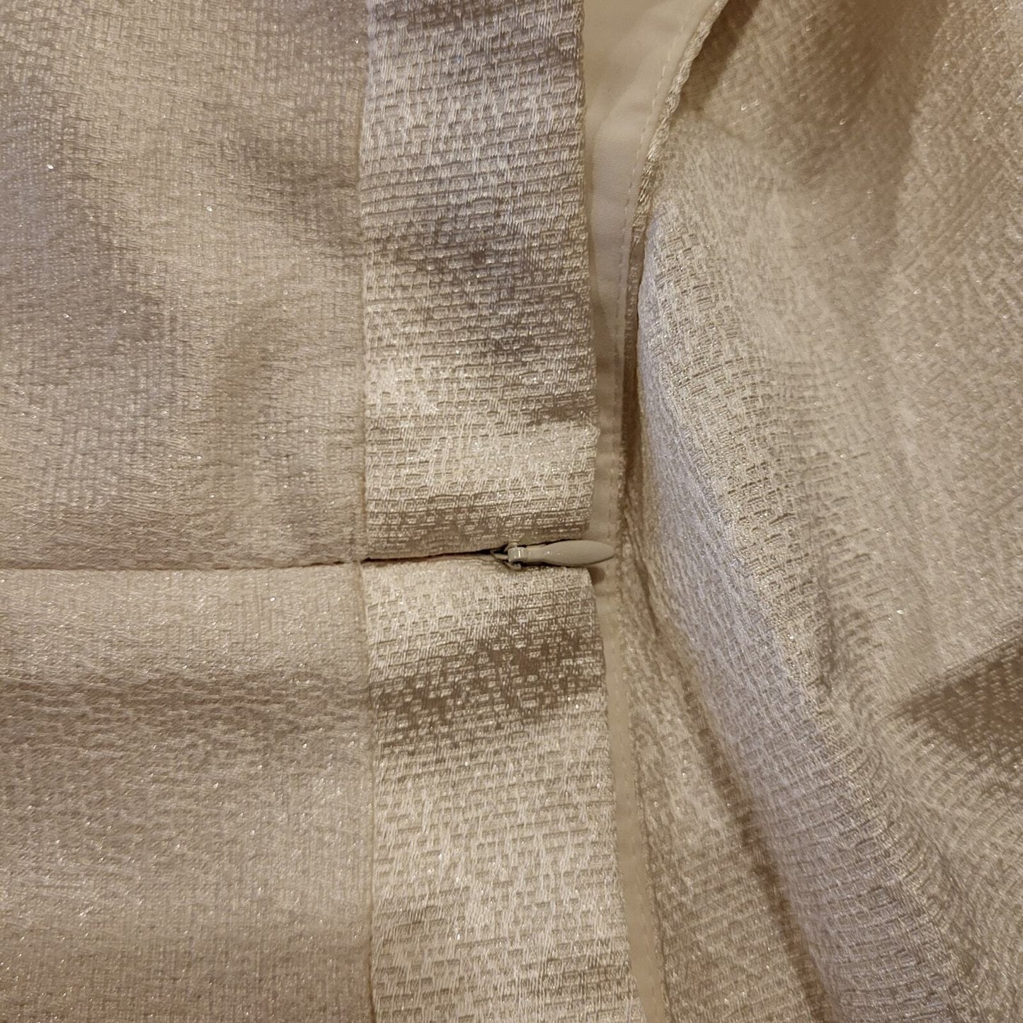 Express size 8 circle skirt White Invisible Zipper Lined 28" Waist 25" Long 