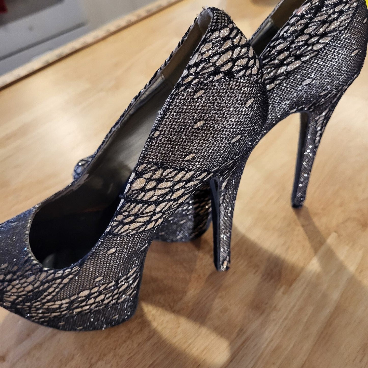 Steve Madden Gold Black Lace Platform Round Toe Heel Size 6
