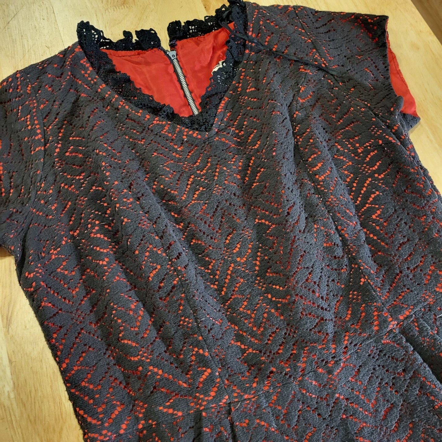 Vintage Handmade BLACK lace Dress Red Lining GOTH vampire Dress Cap Sleeve 15" 