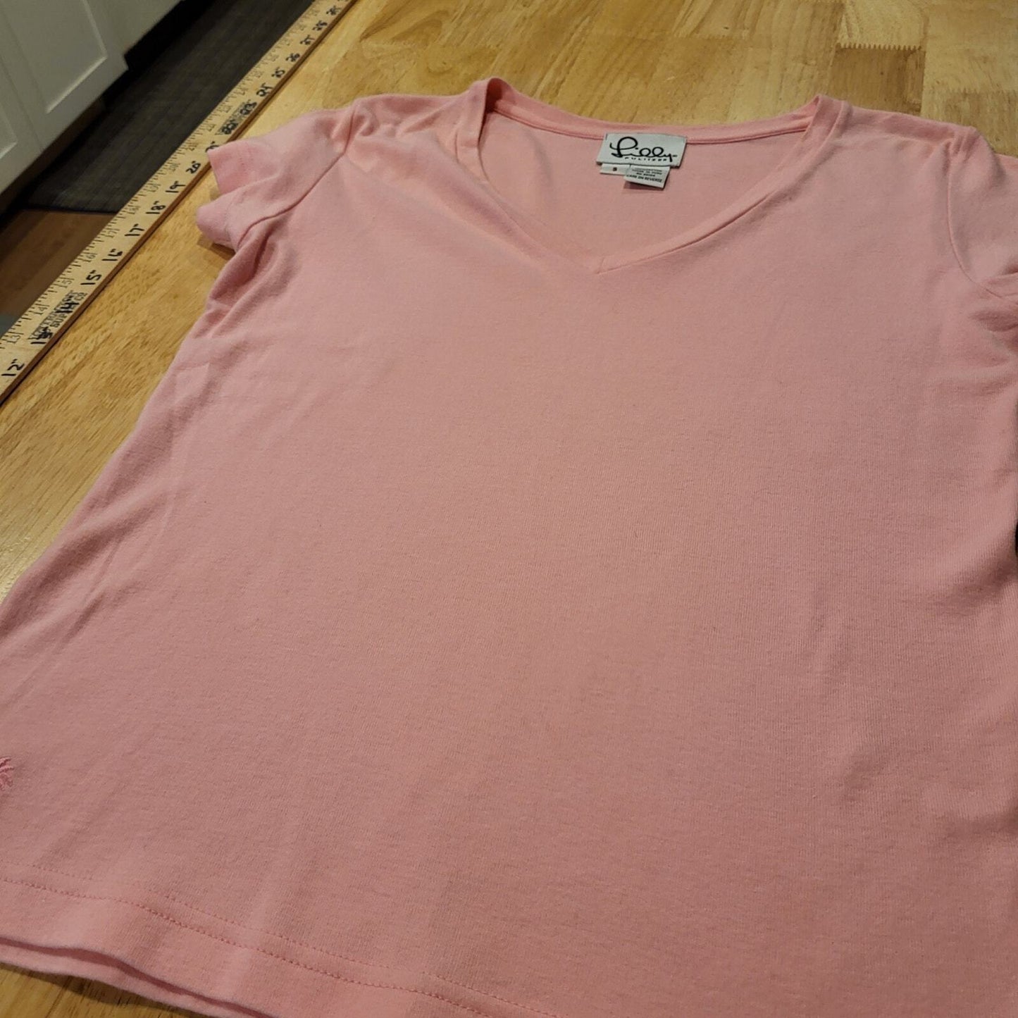 Lilly Pulitzer pink v-neck 100% cotton Jersey t-shirt small