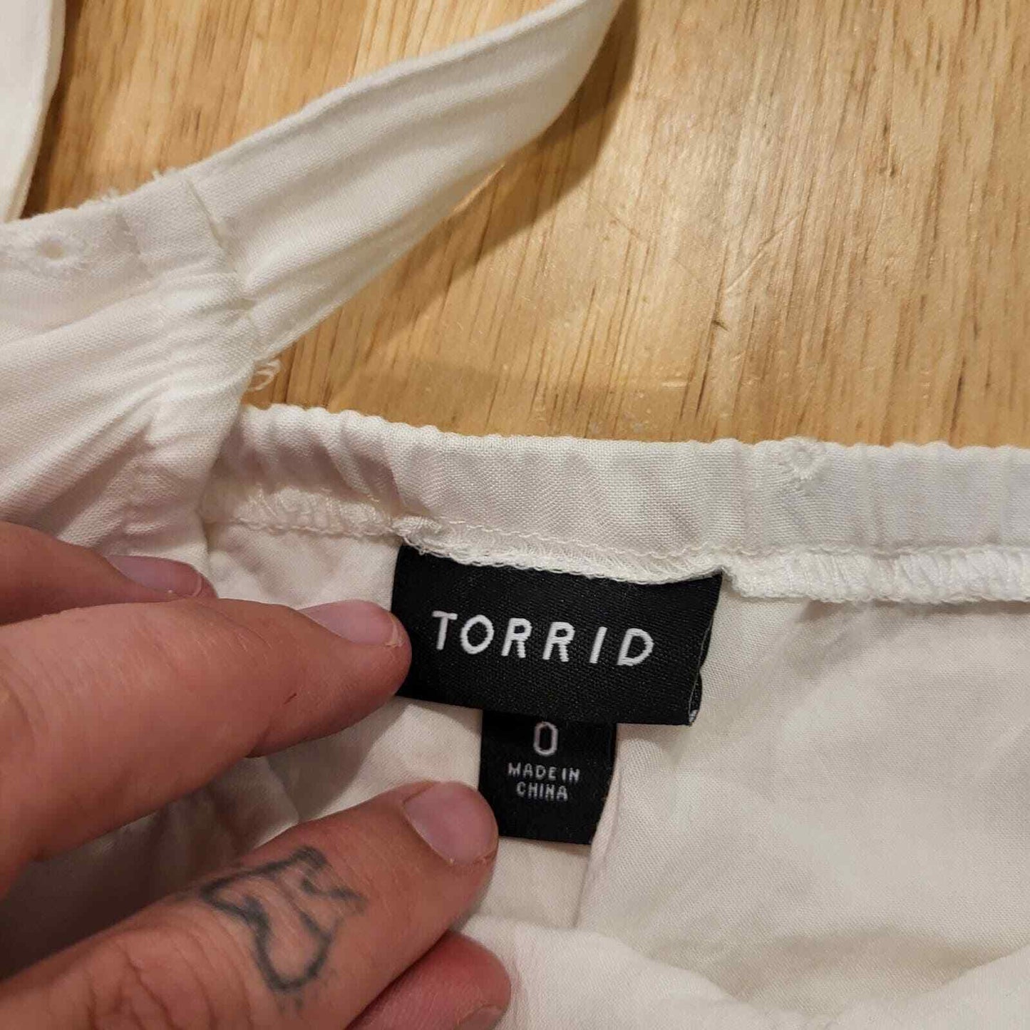 White eyelet gathered waist Torrid tank Jersey material adjustable straps Large