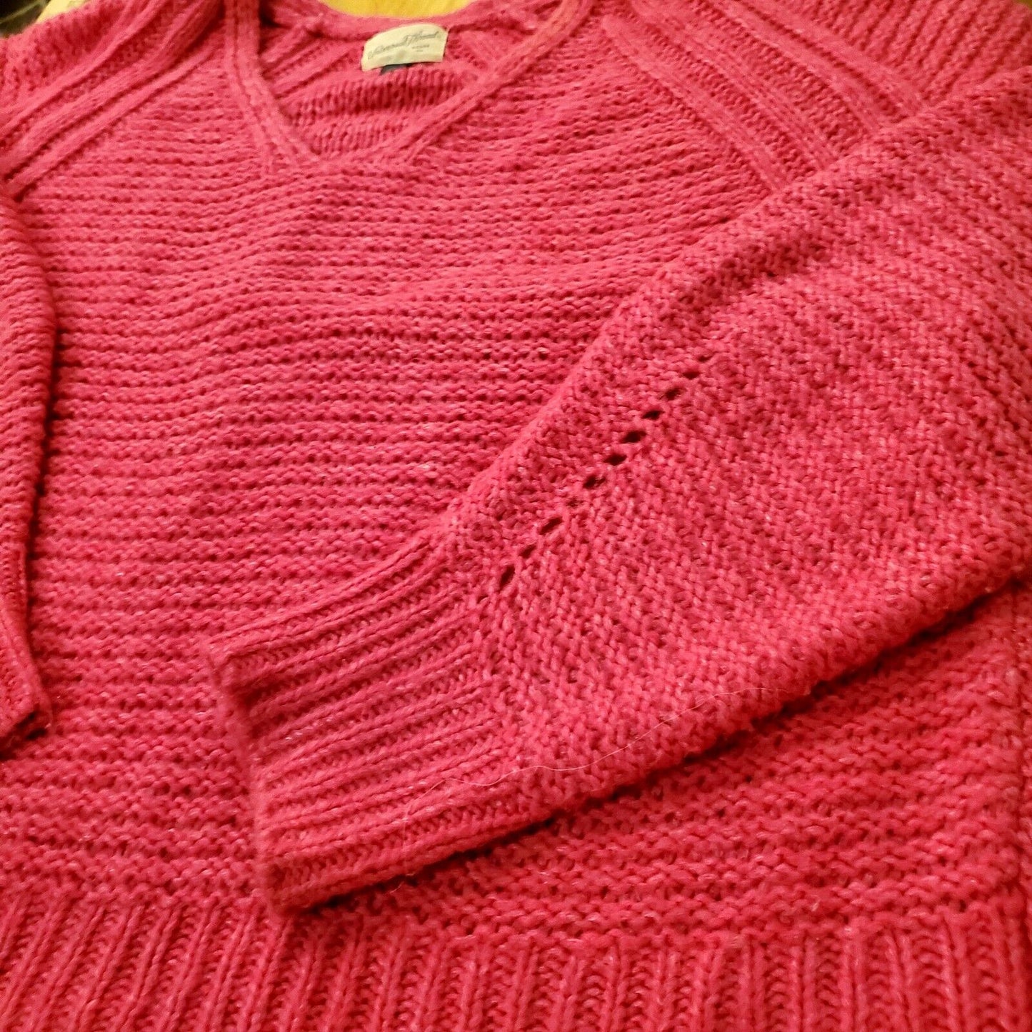 Fuscia Pink Universal Thread Acrylic Nylon Blend V Neck Sweater Large