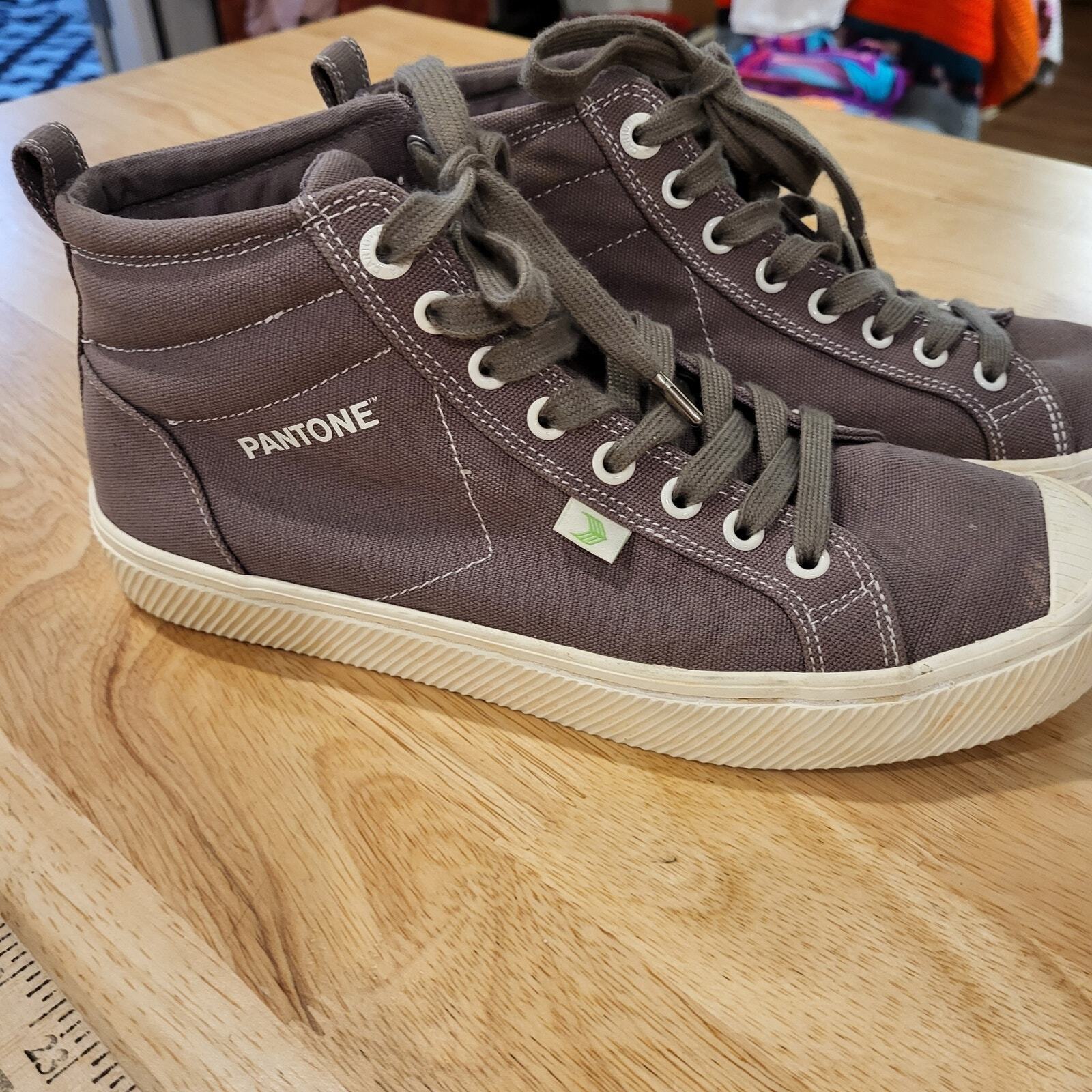 Cariuma Brazilian Pantone Gray Canvas High Top Sneakers 9.5 Women 8 Mens