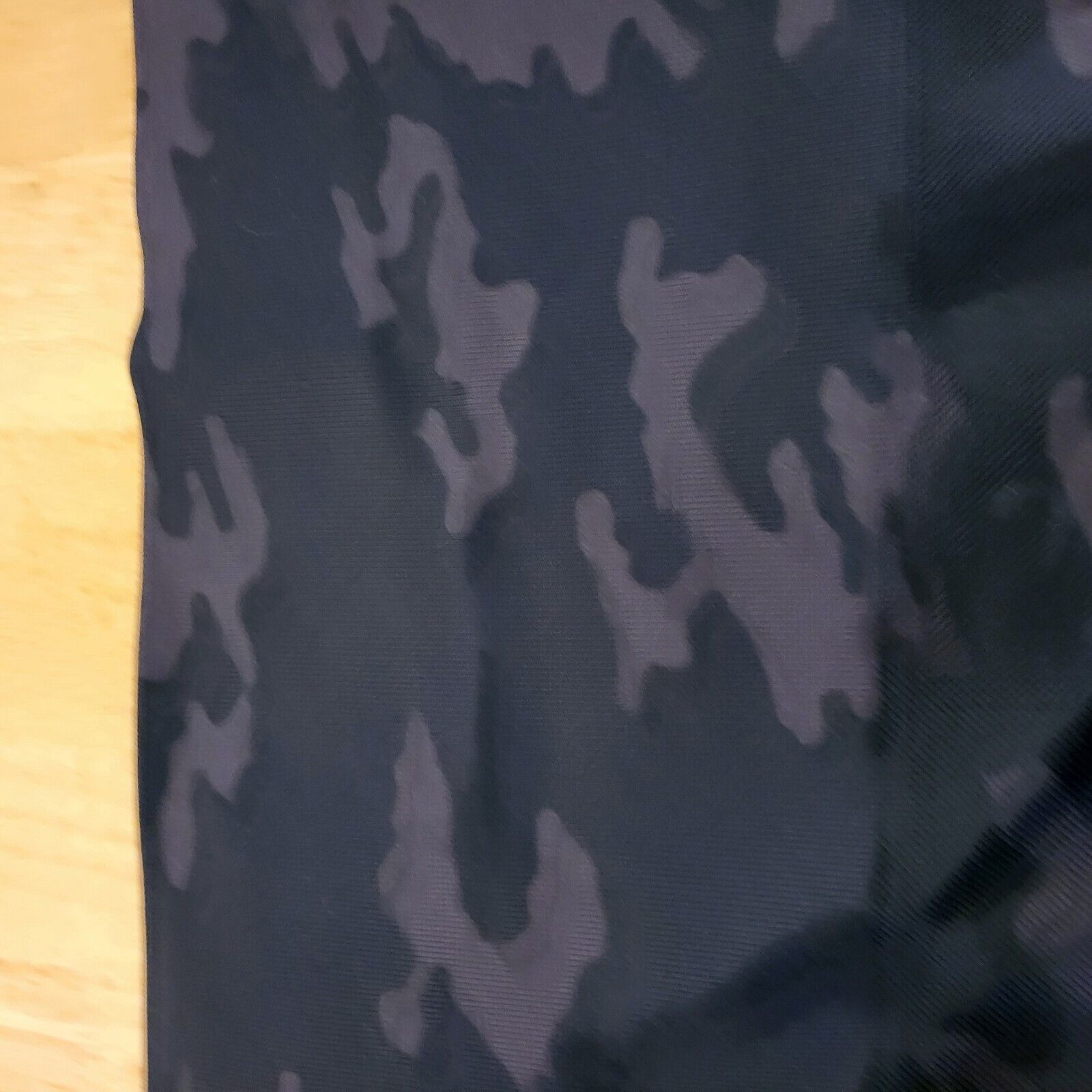 NWT  SPANX 50180R Look At Me Now Bike Shorts in Black Camo, Size L