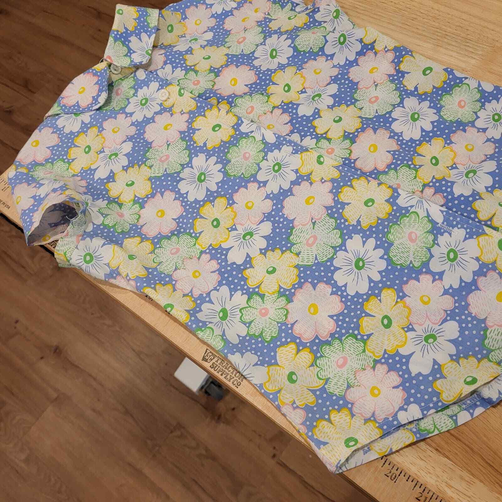 Vintage floral blue background Peter Pan collar button front top