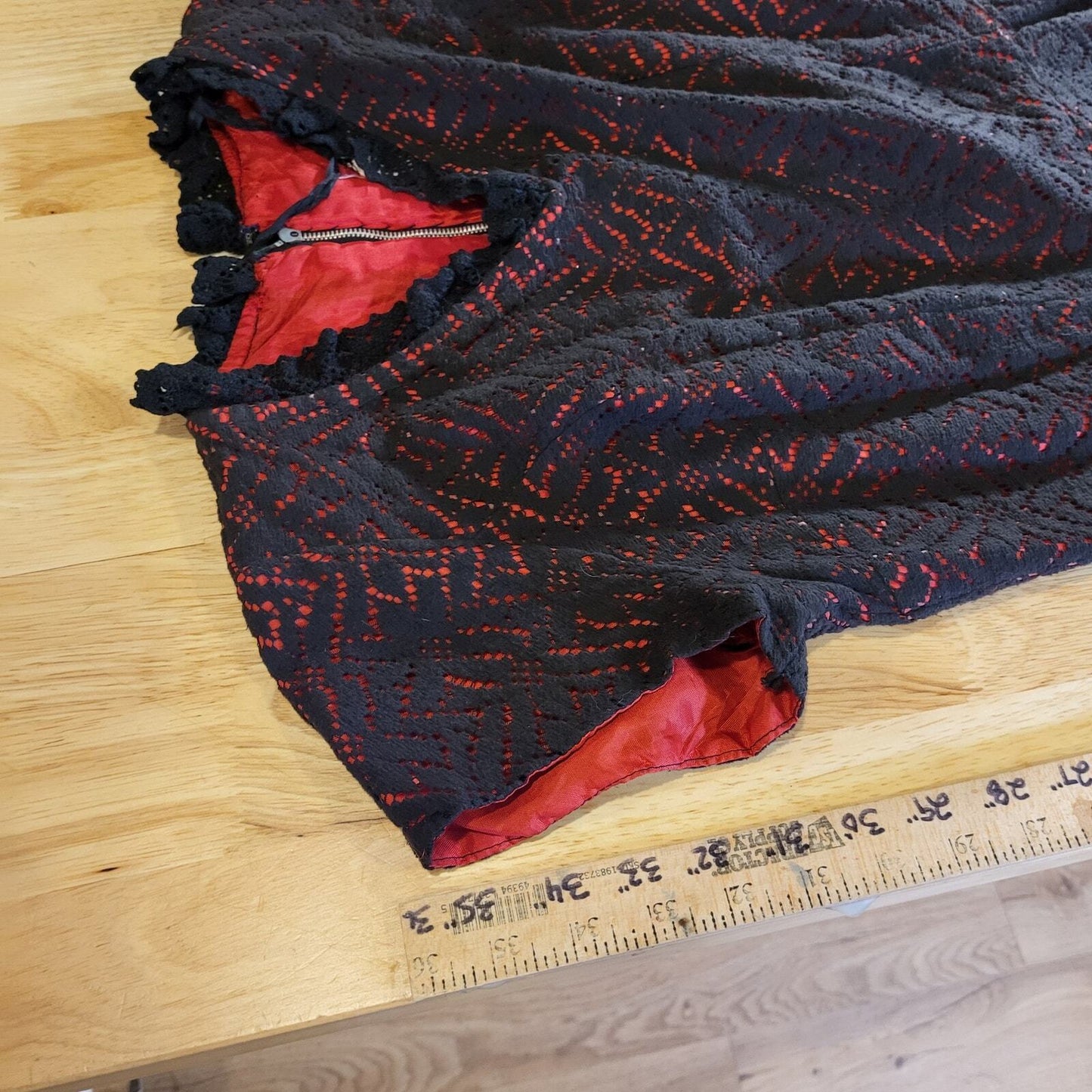 Vintage Handmade BLACK lace Dress Red Lining GOTH vampire Dress Cap Sleeve 15" 
