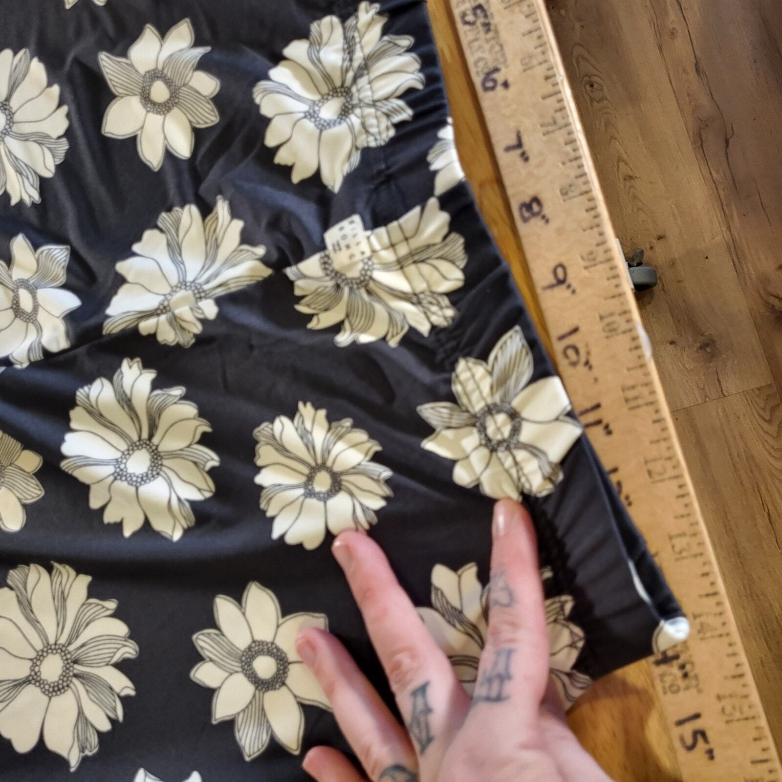 New with tag Billabong Daisy print black and white elastic waist bell bottom L