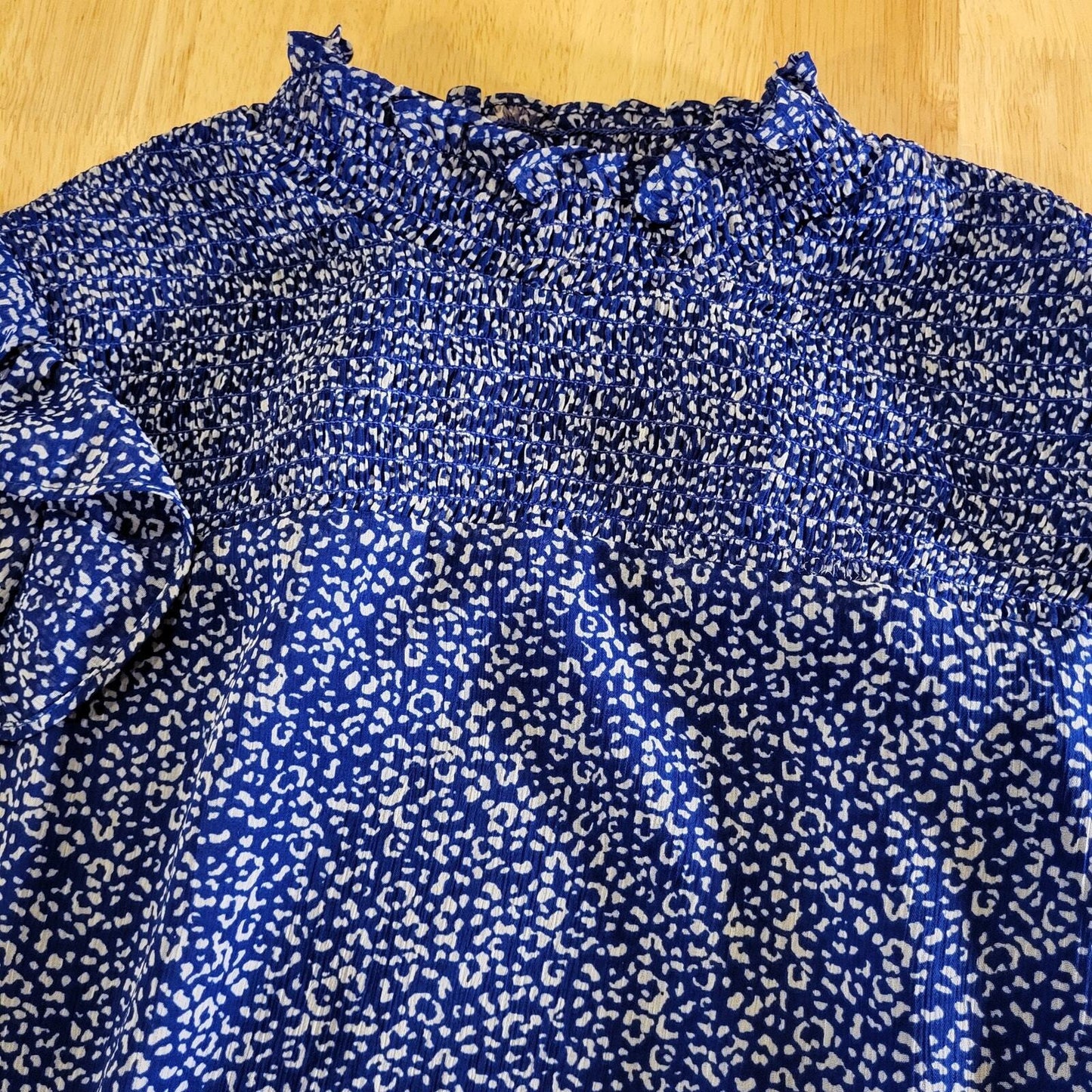 Banana Republic Blue Peasant Blouse Mock Neck Ruffle Sleeve Yoke Rayon XS Floral