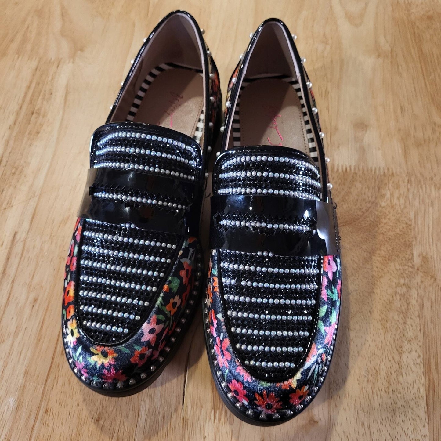 New Without Box Betsey Johnson Darian Loafer BLACK Ditsy Floral size 6.5 Rubber