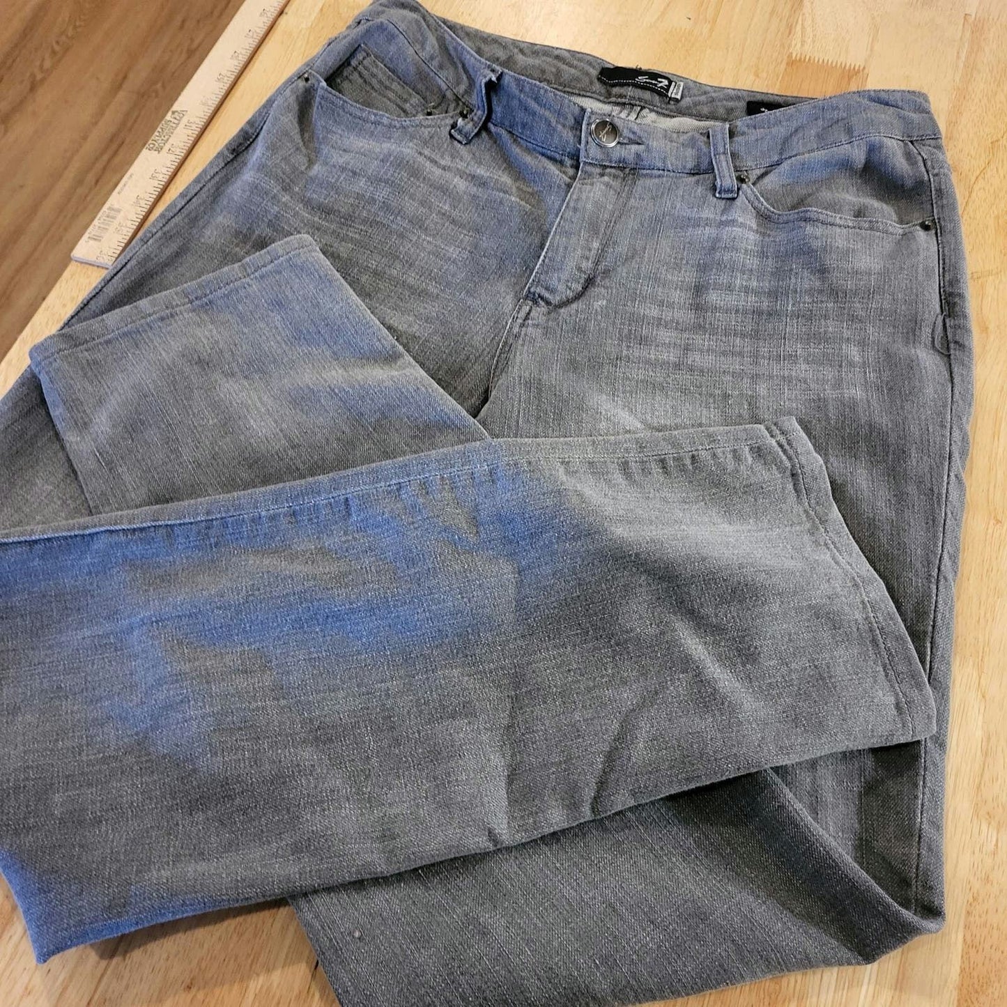 Seven7 Jeans Gray size 12 Emboss Logo Straight Leg 32" Waist 30" Inseam Stretch