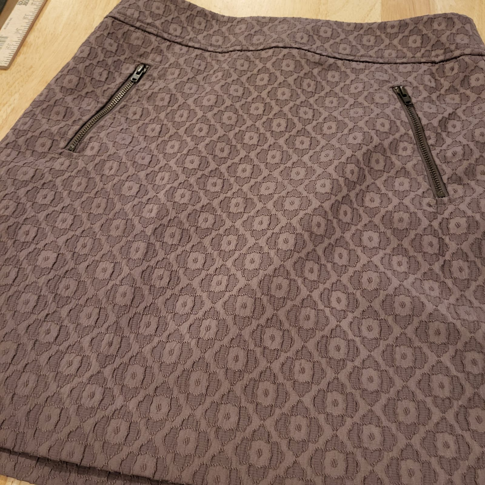 Loft Size 2 30 inch waist Skirt Brocade Daisy Pattern Taupe Purple Mini Skirt