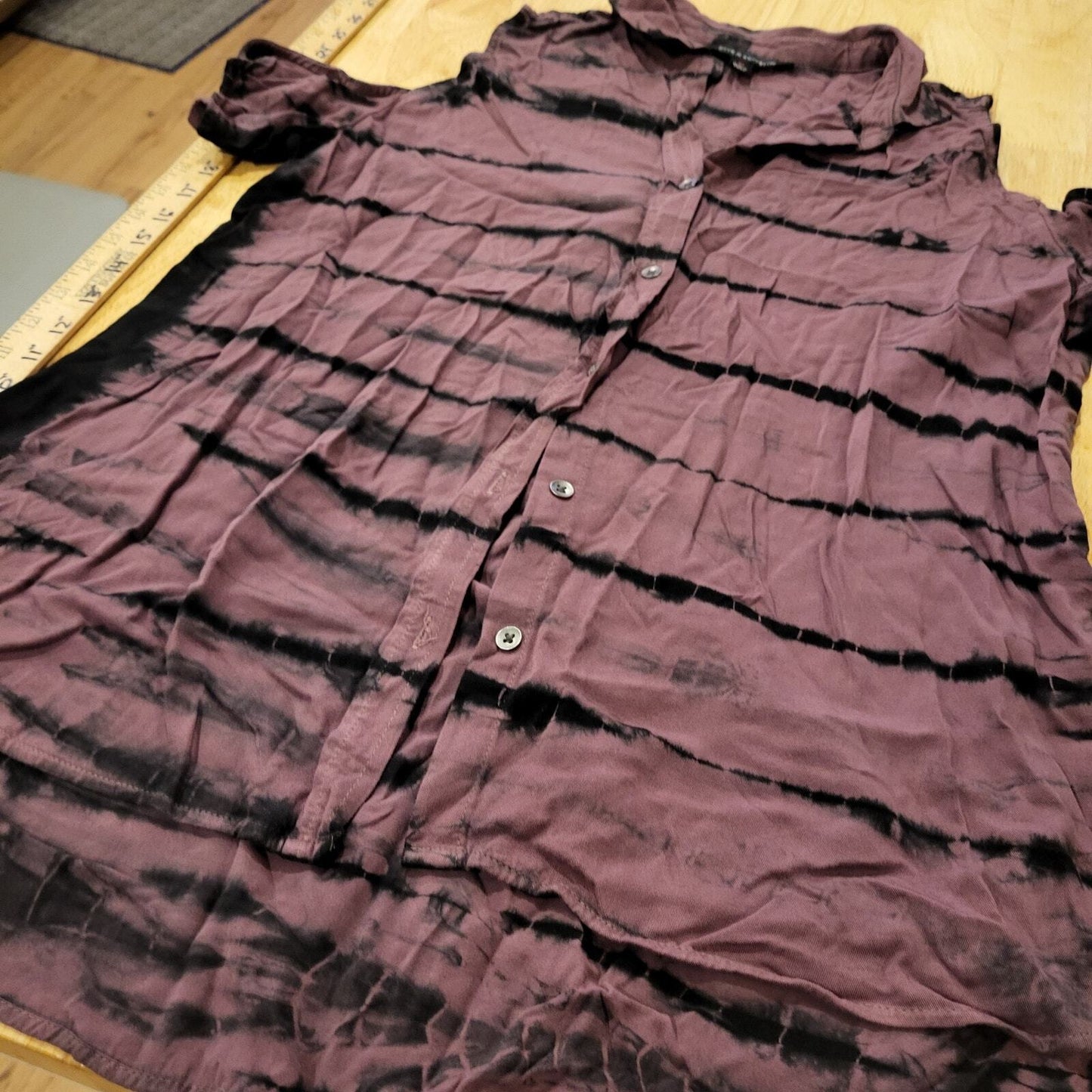 Rock & Republic Cold Shoulder Purple & Black Tie Dye Button Up Medium