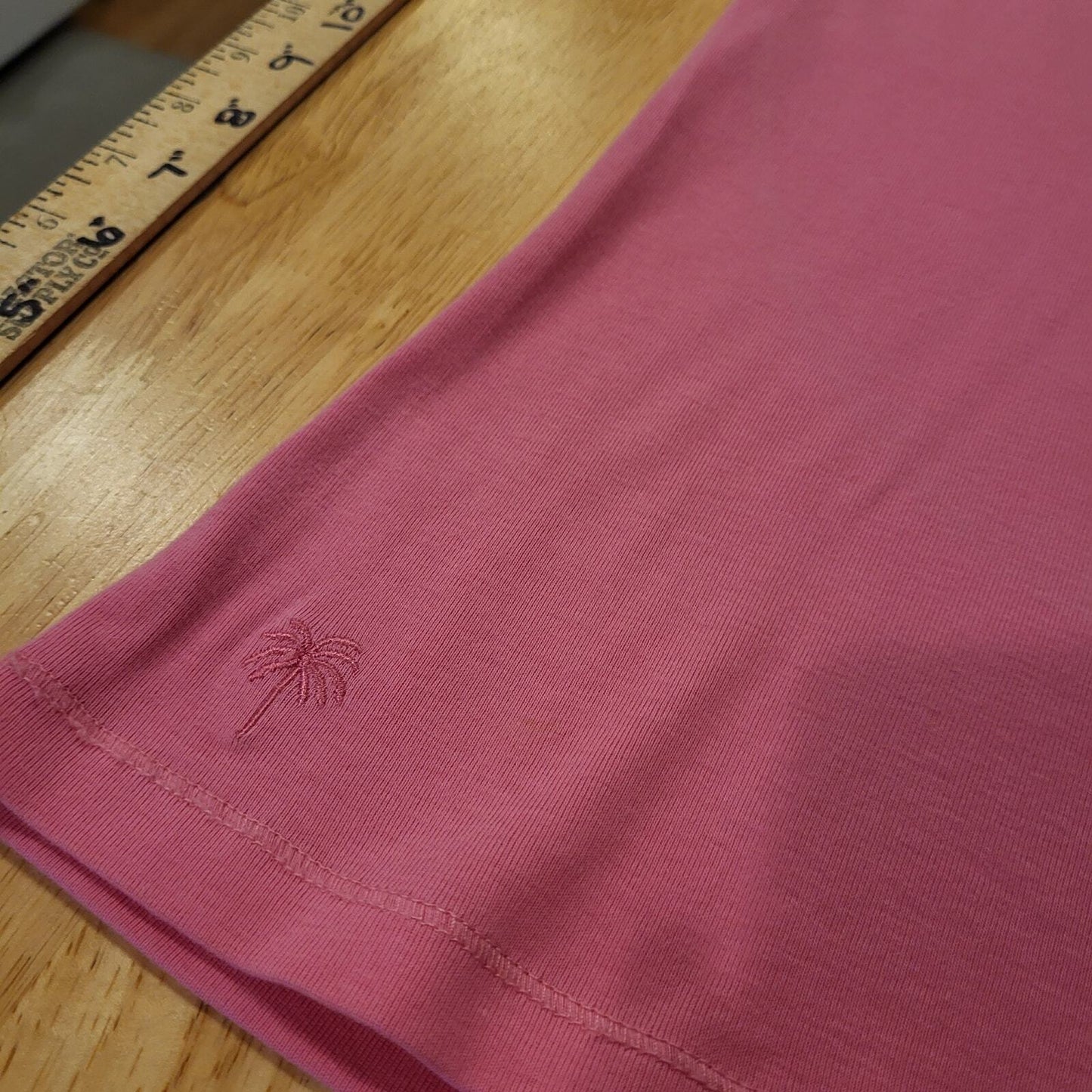 Lilly Pulitzer pink v-neck 100% Pima cotton t-shirt small