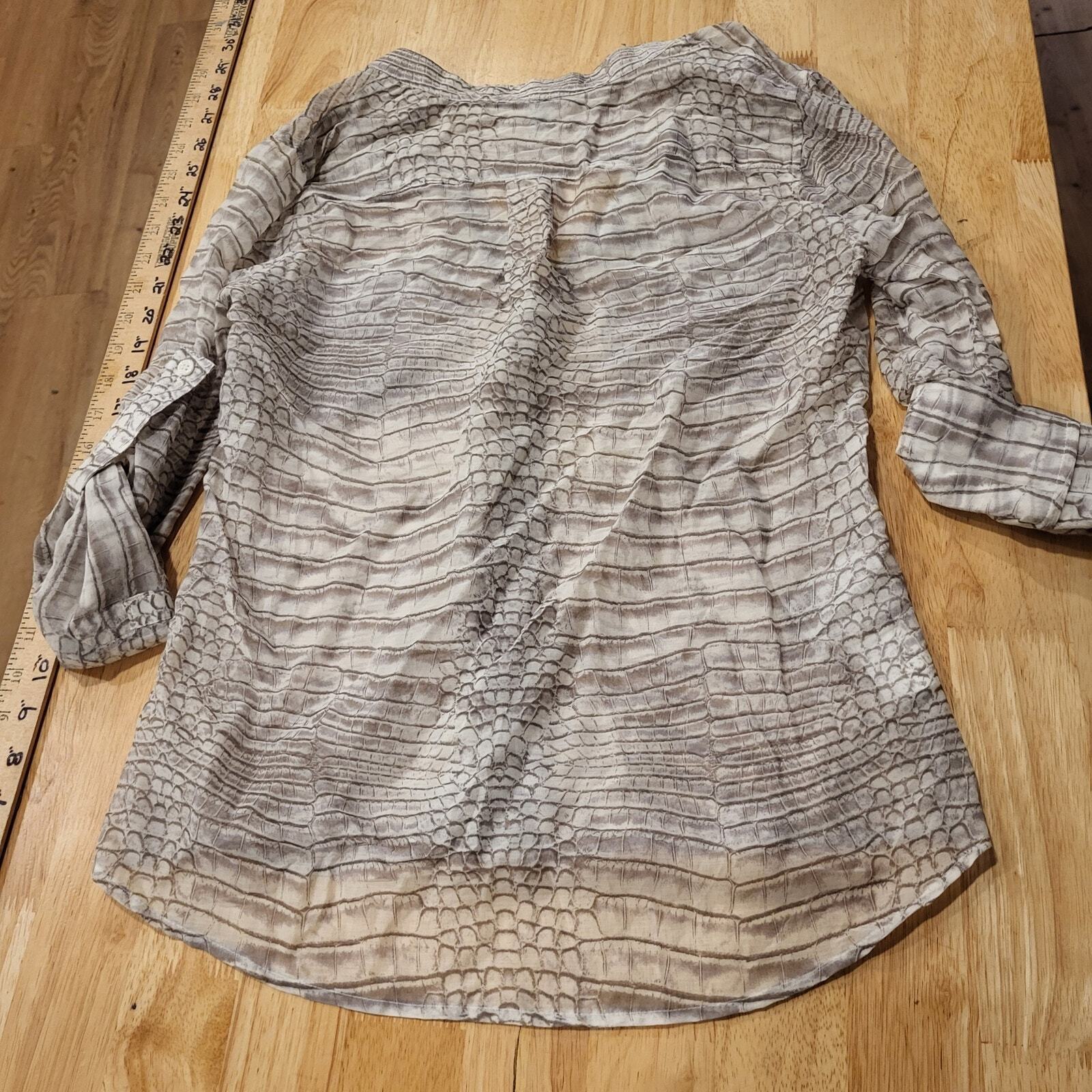 BCBGMAXAZRIA xs Snake Skin Print Rayon Blouse Cuff Sleeve Button Gold