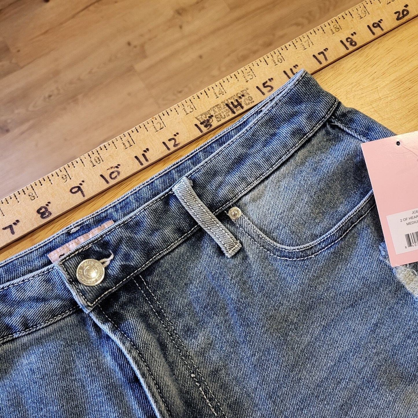 Juicy Couture Two of Hearts Medium Wash 30 Cutoff Jean Shorts zip 