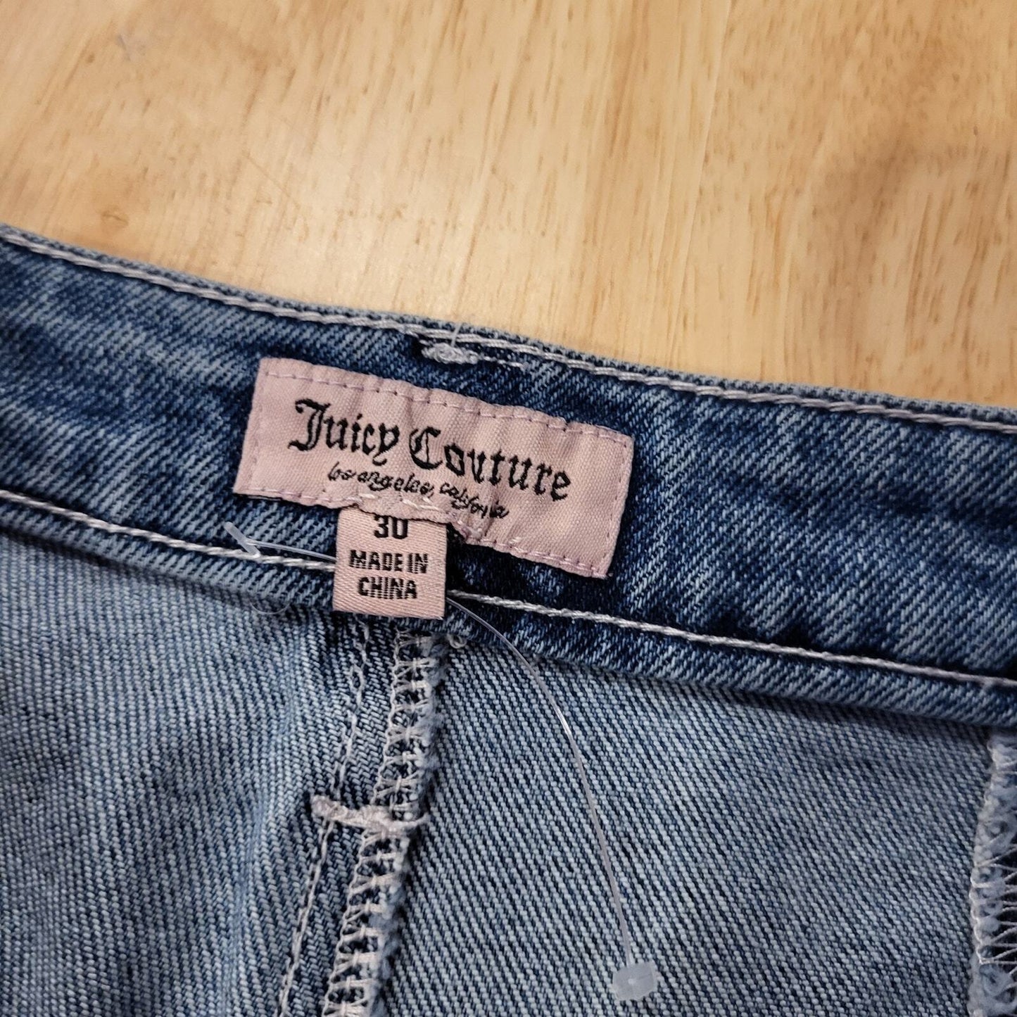 Juicy Couture Two of Hearts Medium Wash 30 Cutoff Jean Shorts zip 