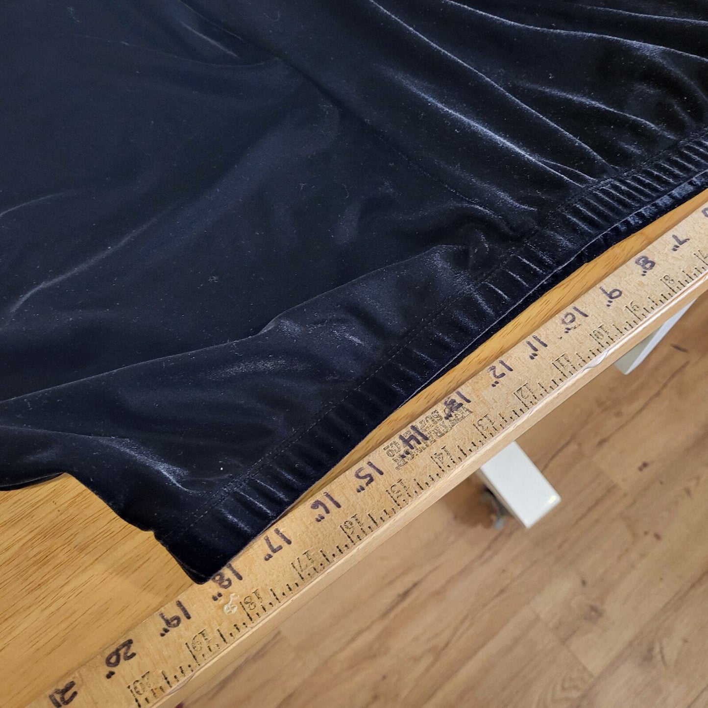Chicos Travelers Collection Black Velvet Ankle Pants Elastic Waist 3 36" Waist 