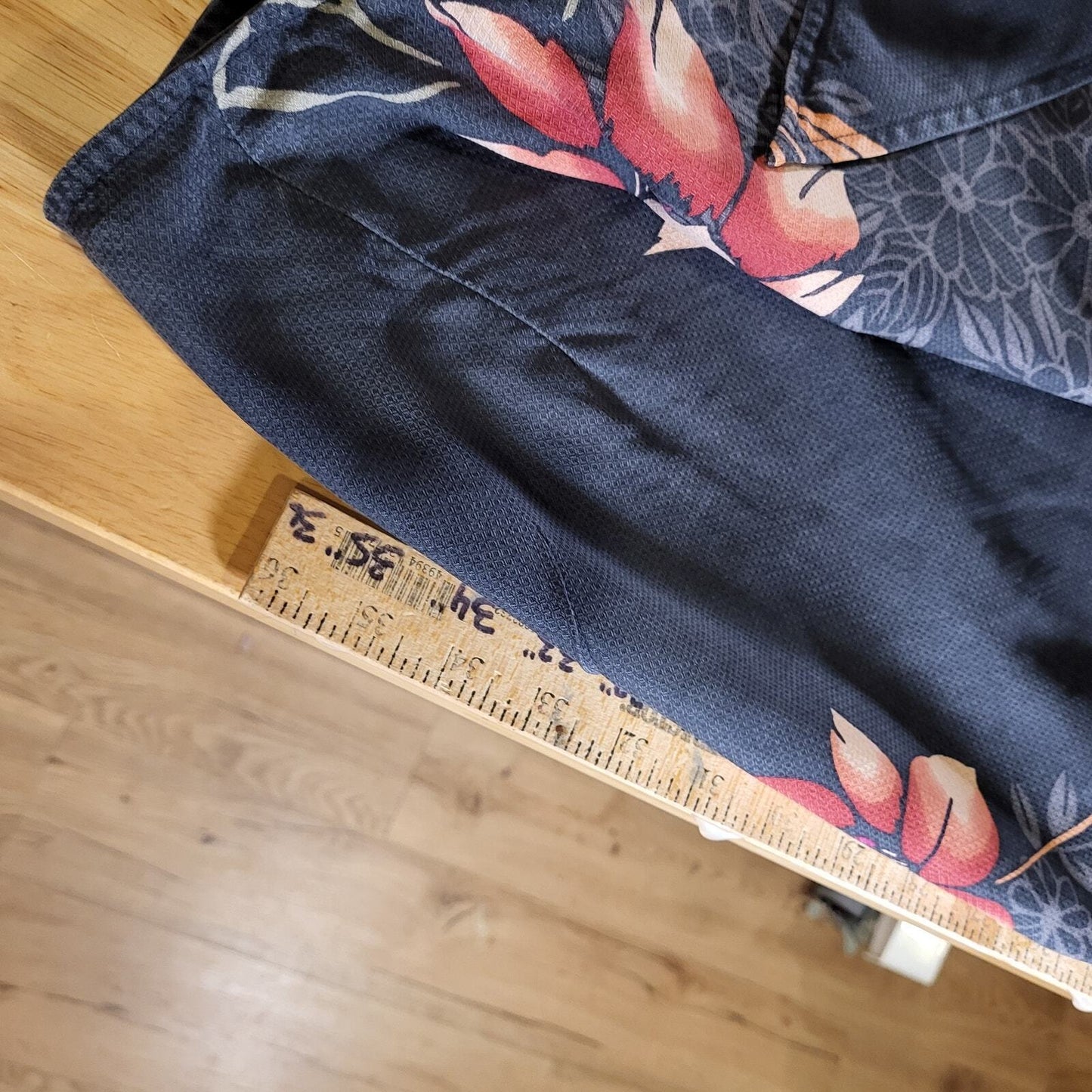 Tommy Bahama 100% silk Hawaiian pink charcoal Floral tie straight collard set