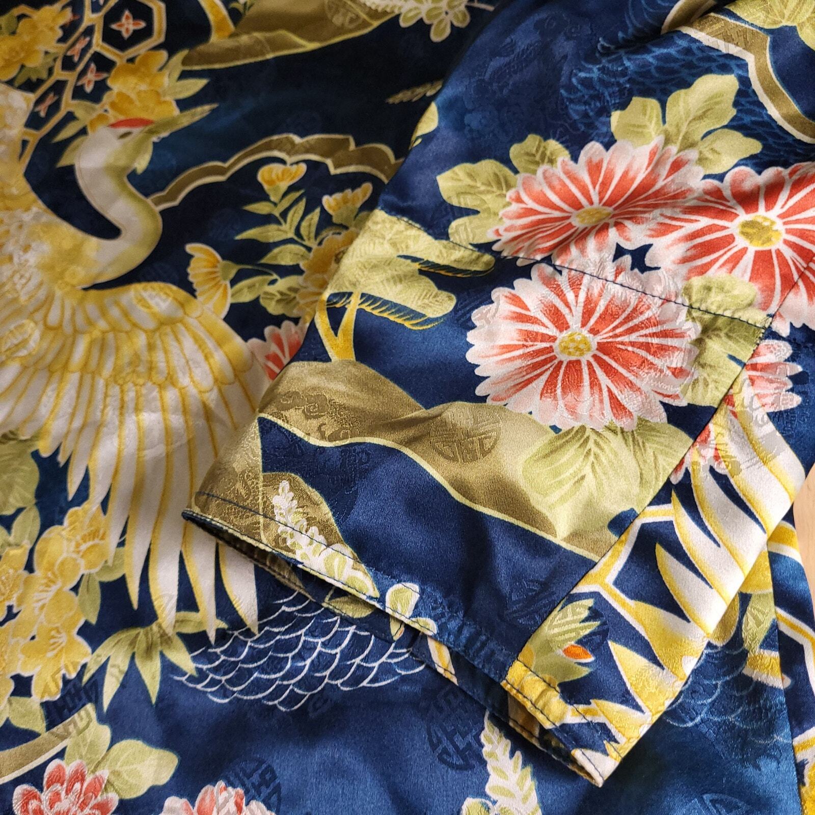 Vintage 100% Silk Asian Crane Floral Medium mandarin collar shell buttons 