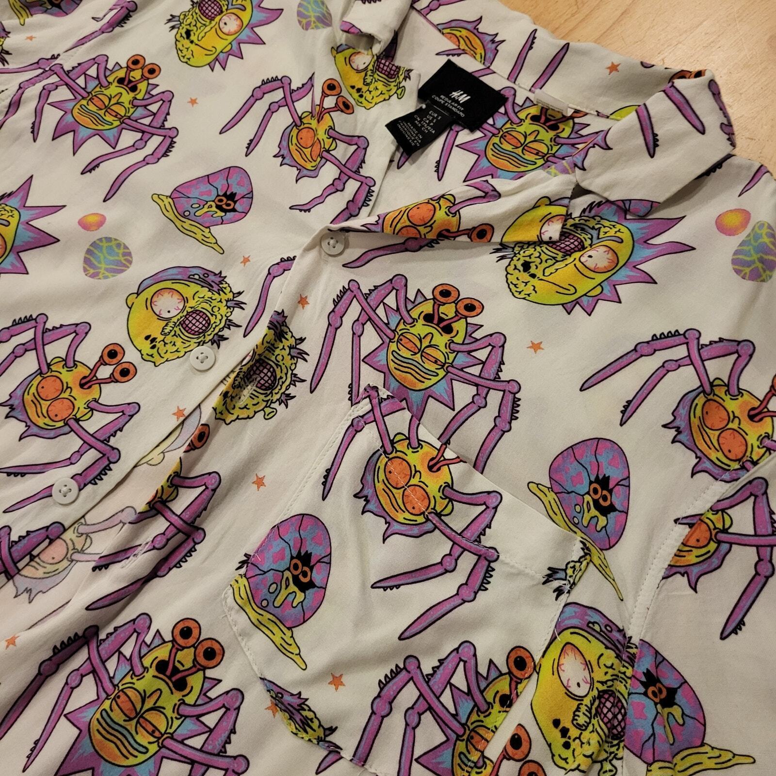 H&M Ricky & Morty White Colorful Rayon Button Down Short Sleeve Small