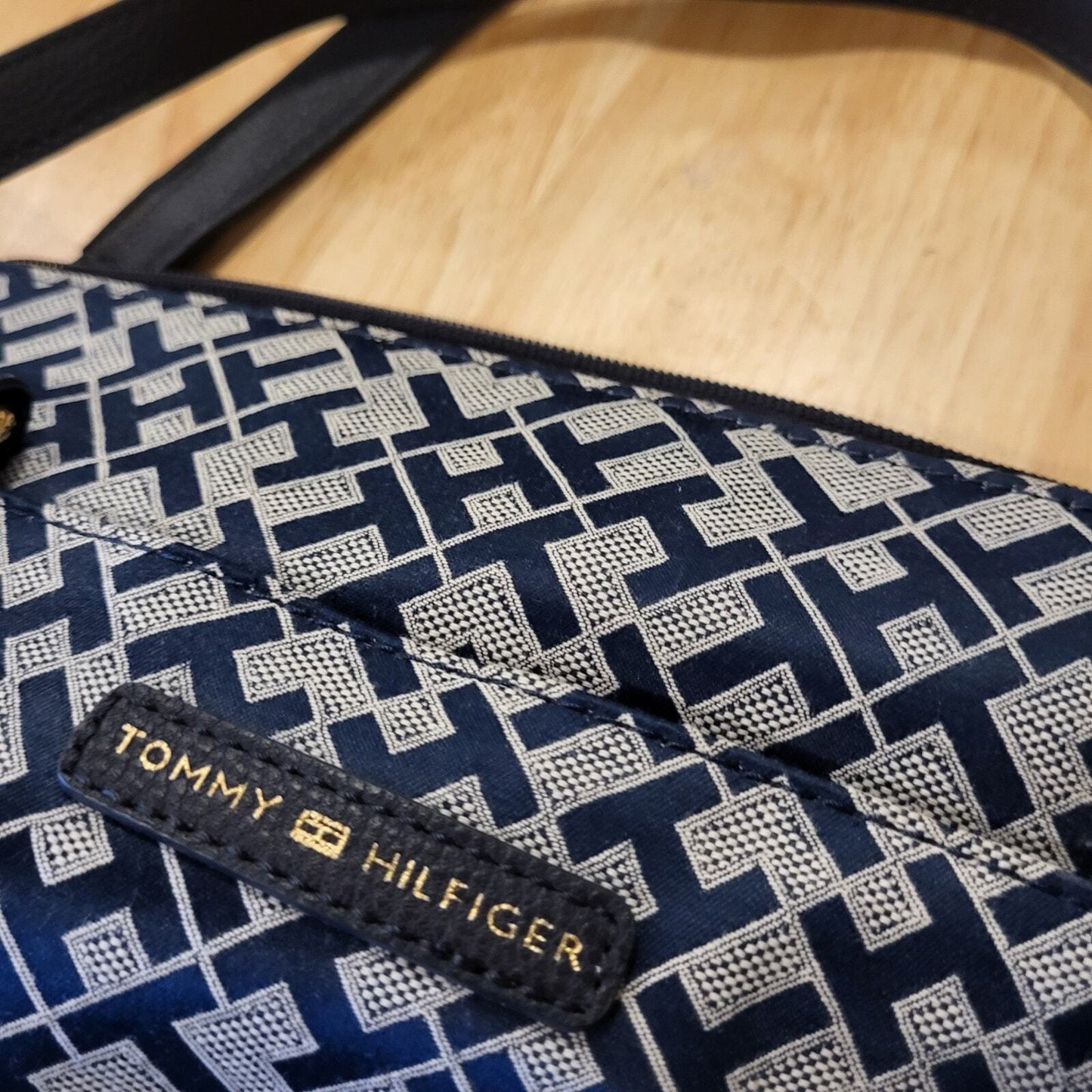 Tommy Hilfiger Signature Tote Bag  Blue White Gold 18" X 11" Shoulder Vegan