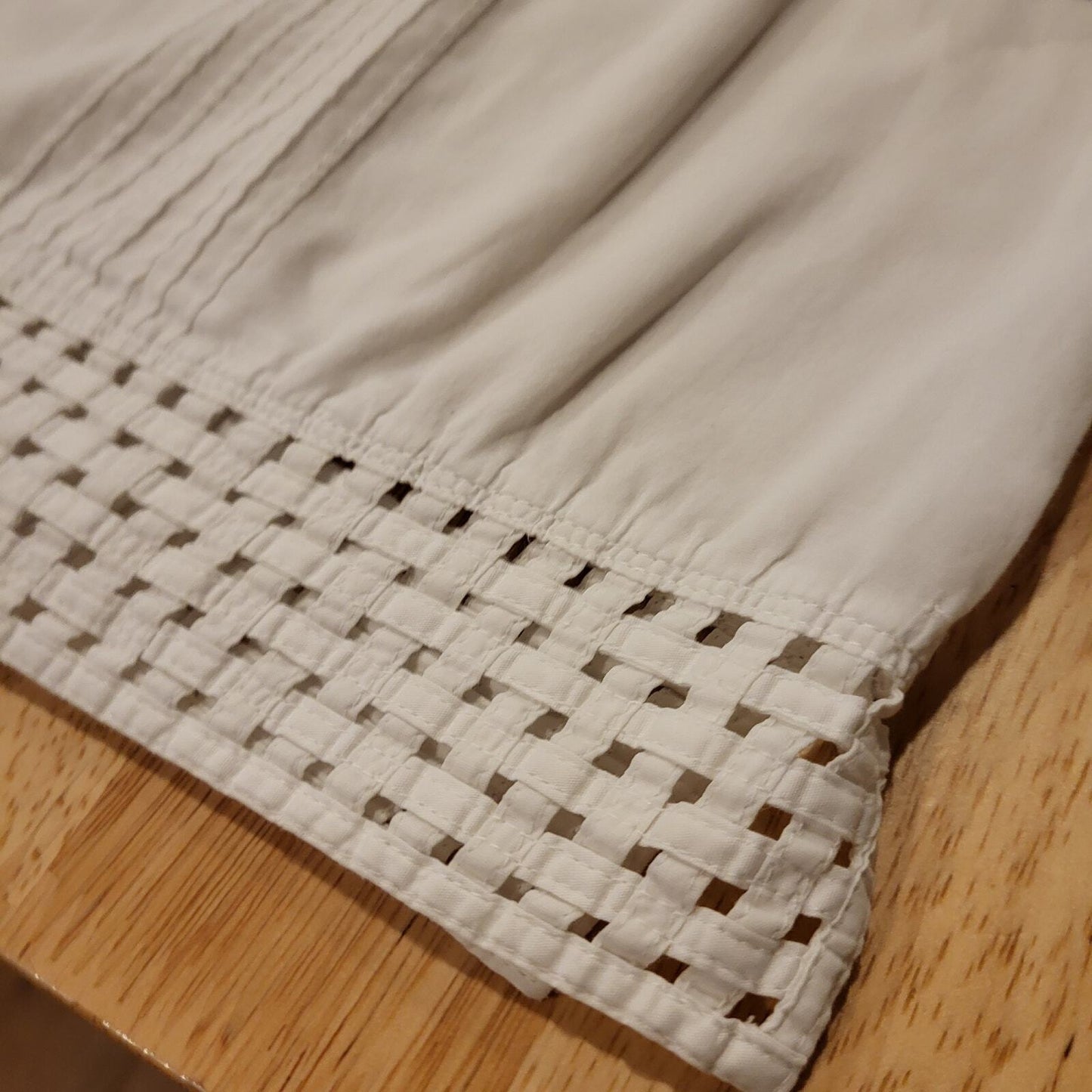 Tahari White Cotton Blouse Pleated Lattice Hem Button Detail 19" P2P