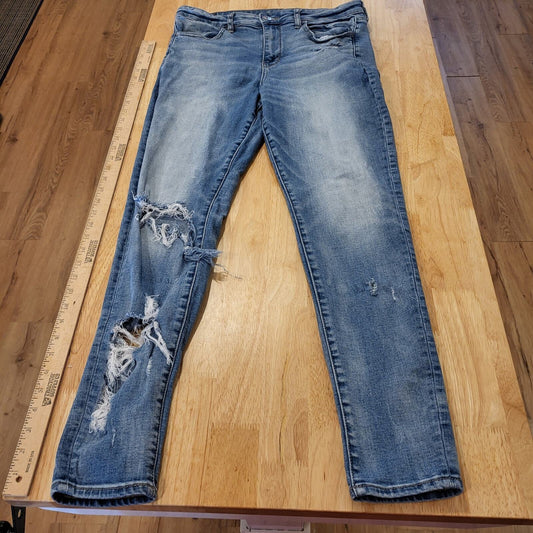 American Eagle Super Stretch Size 12 Straight Leg Distressed Medium Wash
