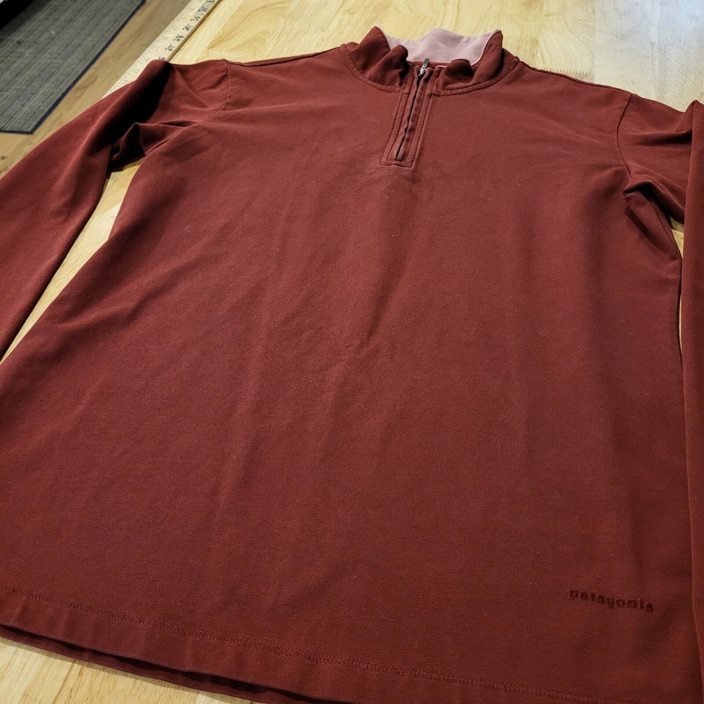 Patagonia burgundy quarter zip long sleeve mock neck medium cotton blend shirt M