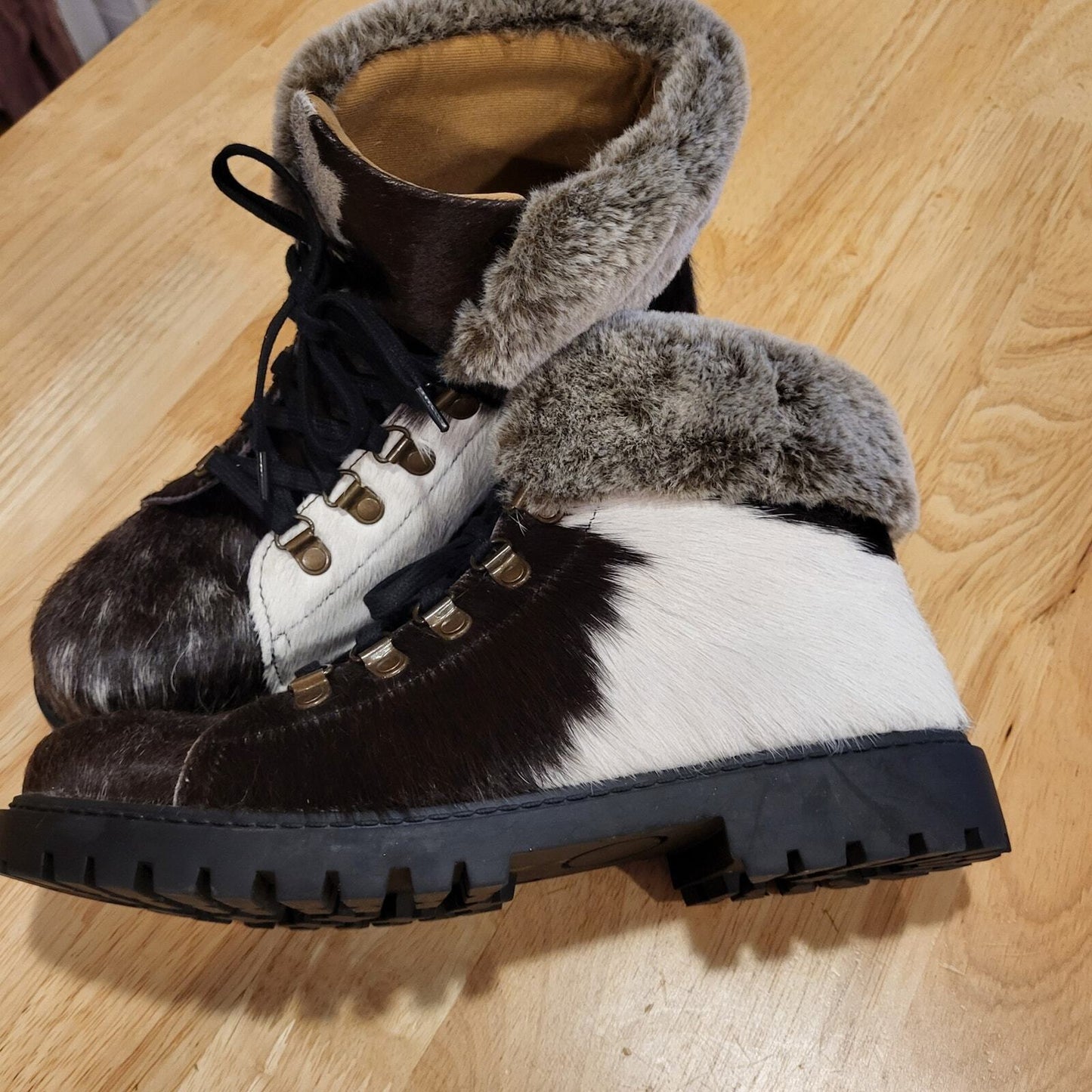 Myra Beaver Boots Hairon Cowhide Leather Fur Cuff Lace Up Rugged Sole 9