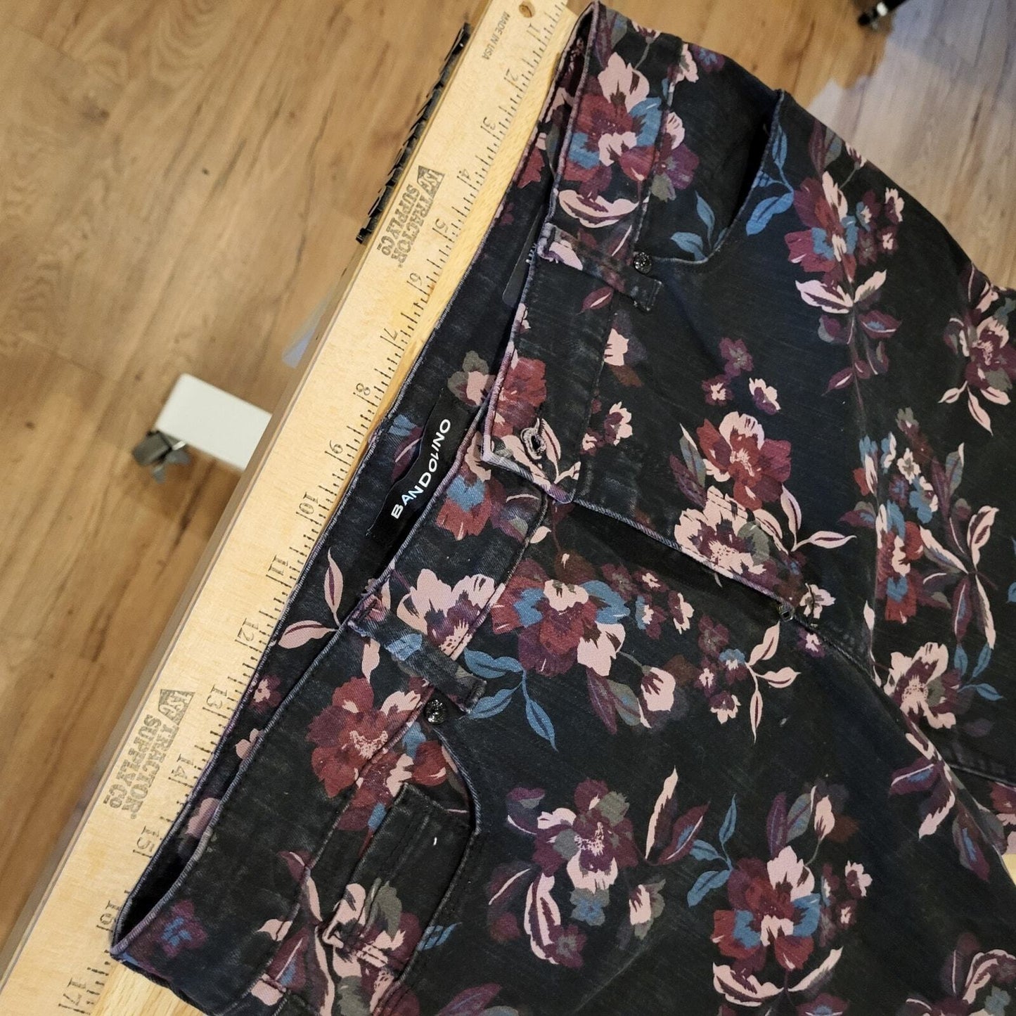 Black Background Floral Bandolino Size 12 Straight Leg Jeans Amy Pockets 