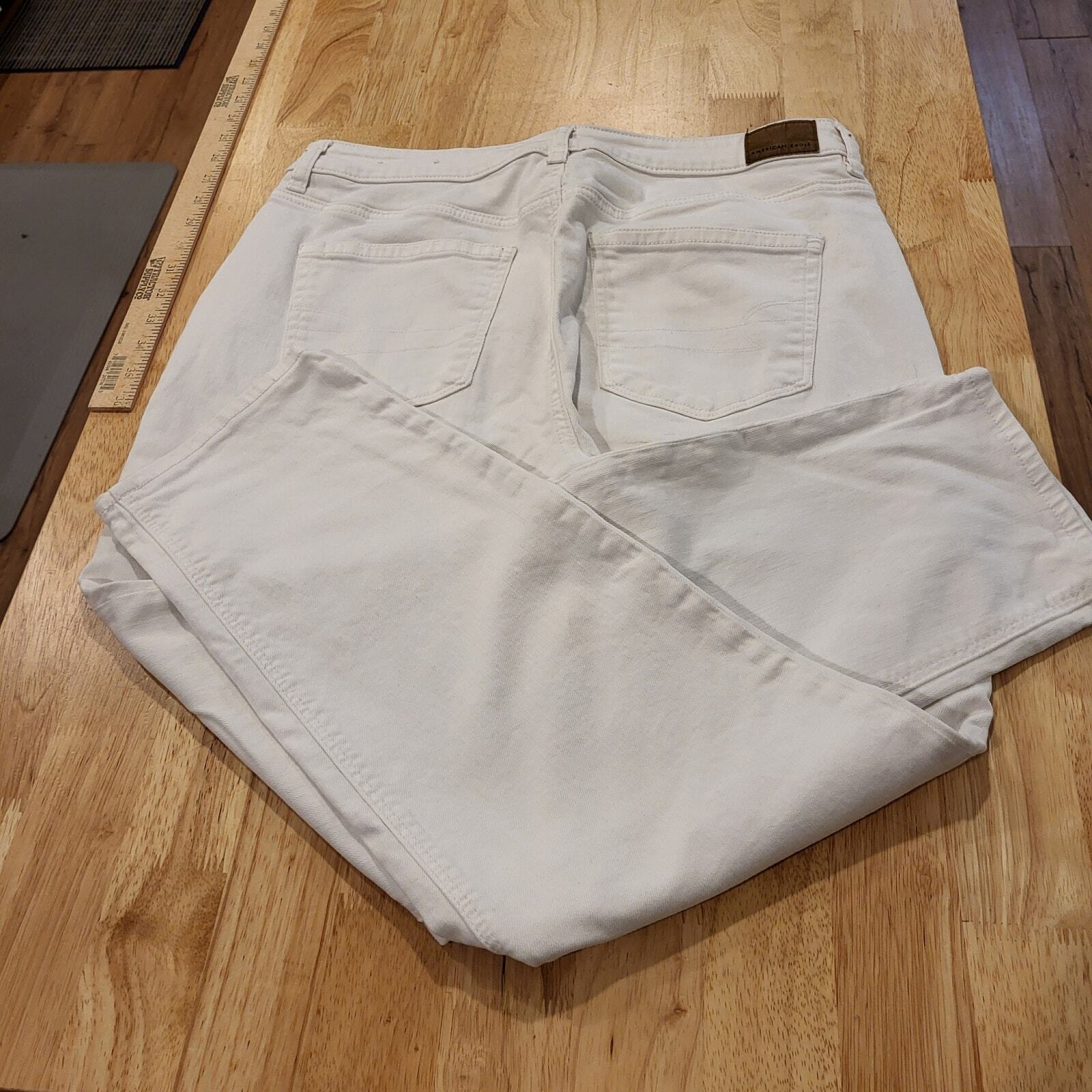 White American Eagle Outfitters Stretch Straight Leg Jeans 12 Regular