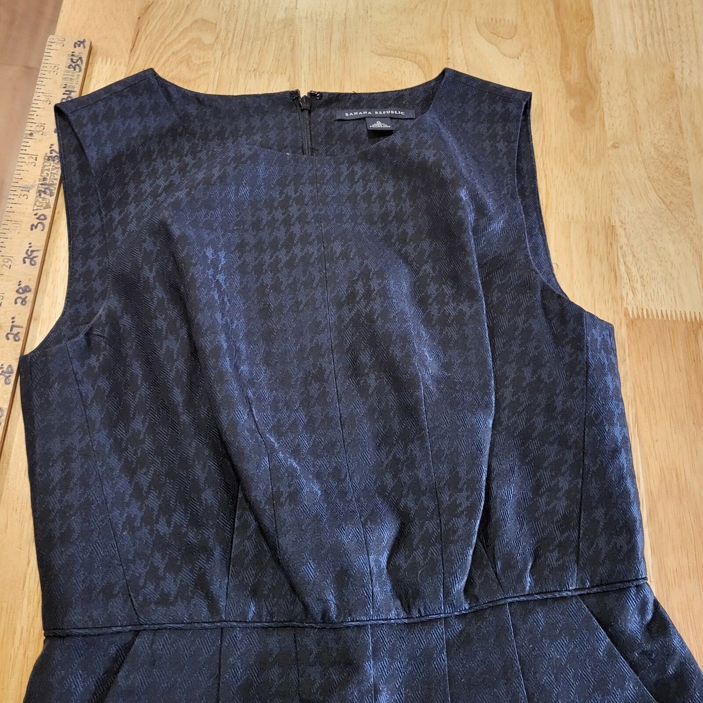 Banana Republic Houndstooth Wool Sleeveless Pencil Dress Size 0 15" P2P 26" W