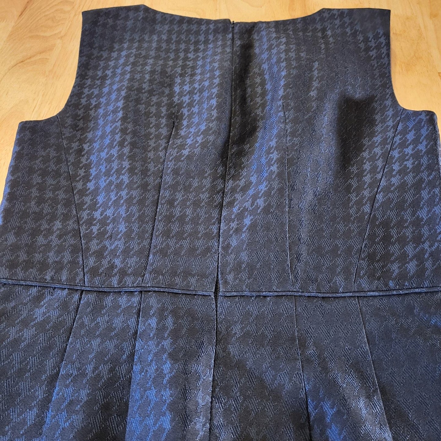 Banana Republic Houndstooth Wool Sleeveless Pencil Dress Size 0 15" P2P 26" W