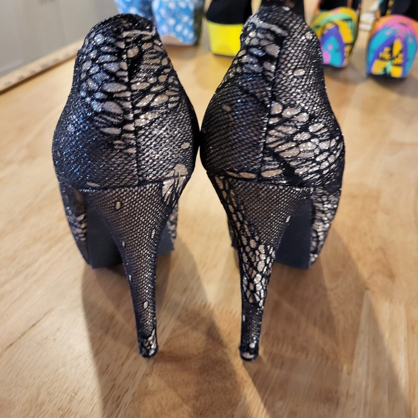 Steve Madden Gold Black Lace Platform Round Toe Heel Size 6