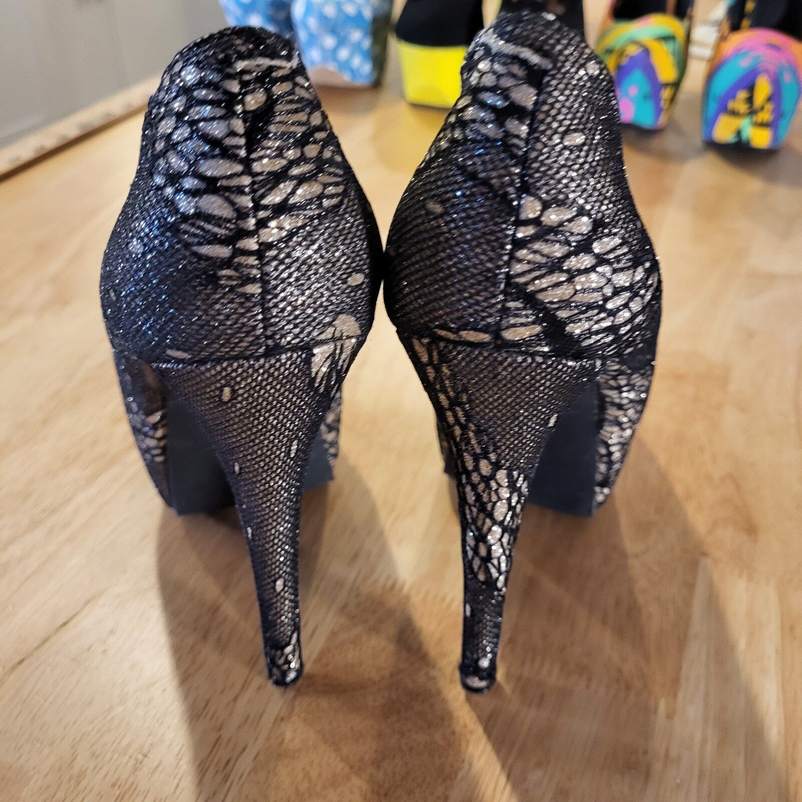 Steve Madden Gold Black Lace Platform Round Toe Heel Size 6