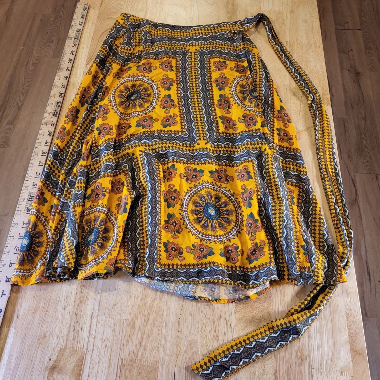 Farm Rio Xs Wrap Skirt Ethnic Print Yellow Knee Length 26" Waist Adjustable