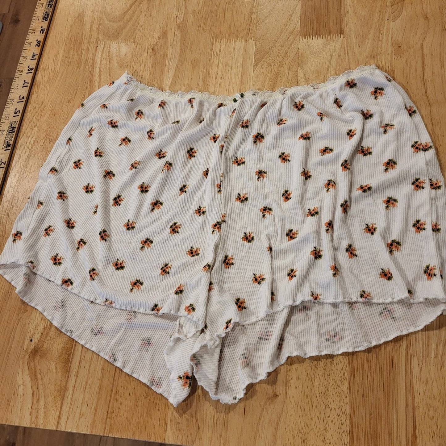 Aerie Soft Ribbed Knit Floral White Shorts Elastic Waist Medium