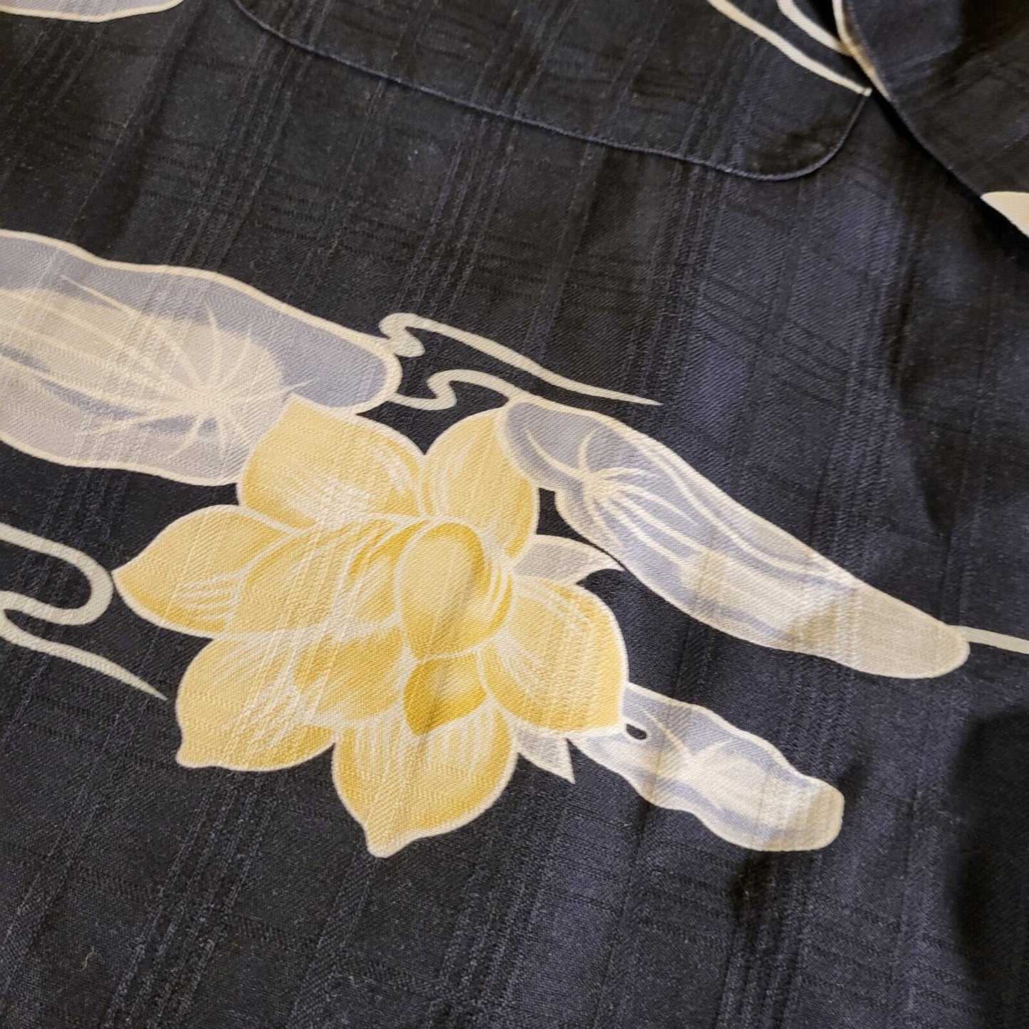 Vintage Tommy Bahama Silk Lotus Blue Floral Hawaiian Shirt Medium