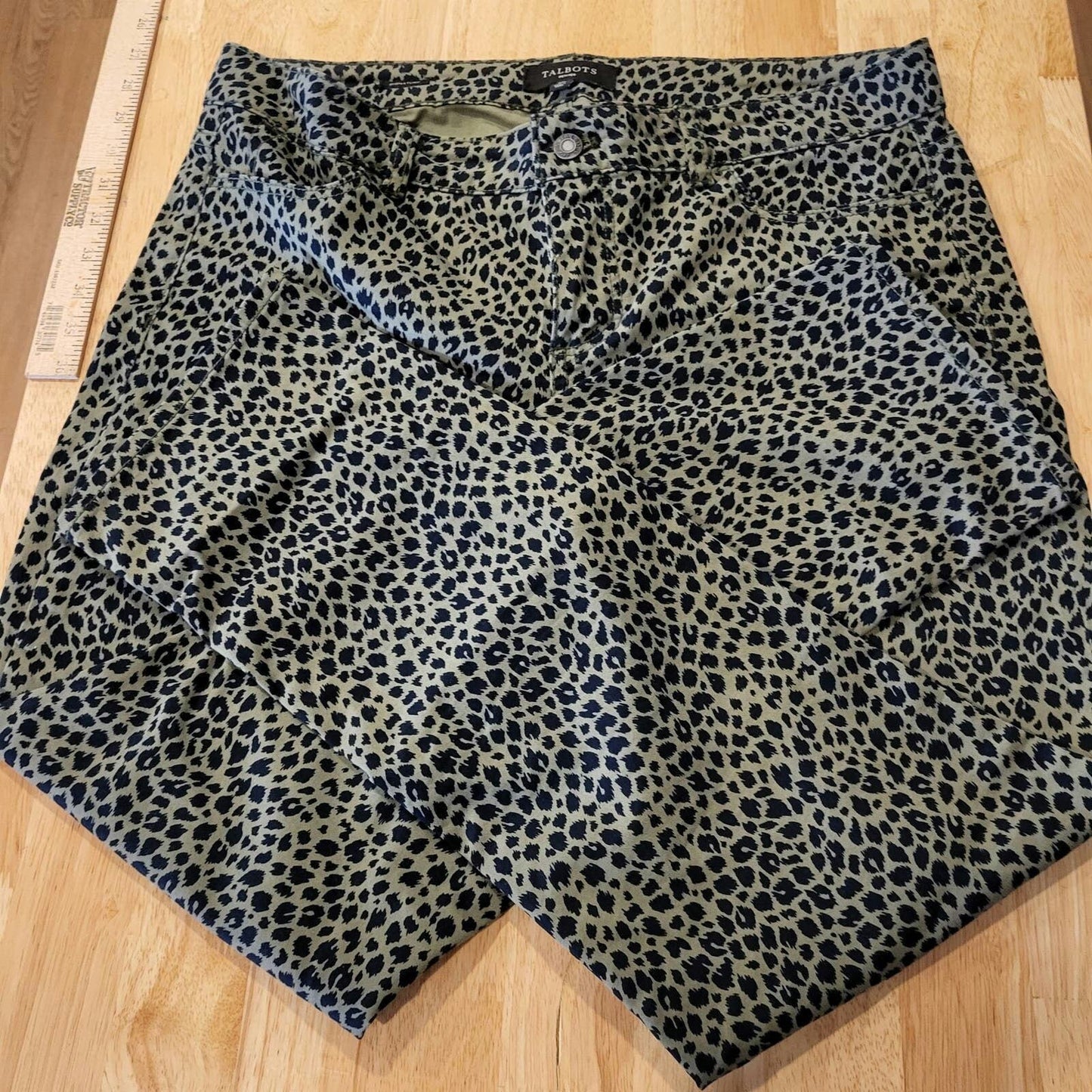 Talbots 12P Green Leopard  Jeans Pants Straight Leg  34" Waist 