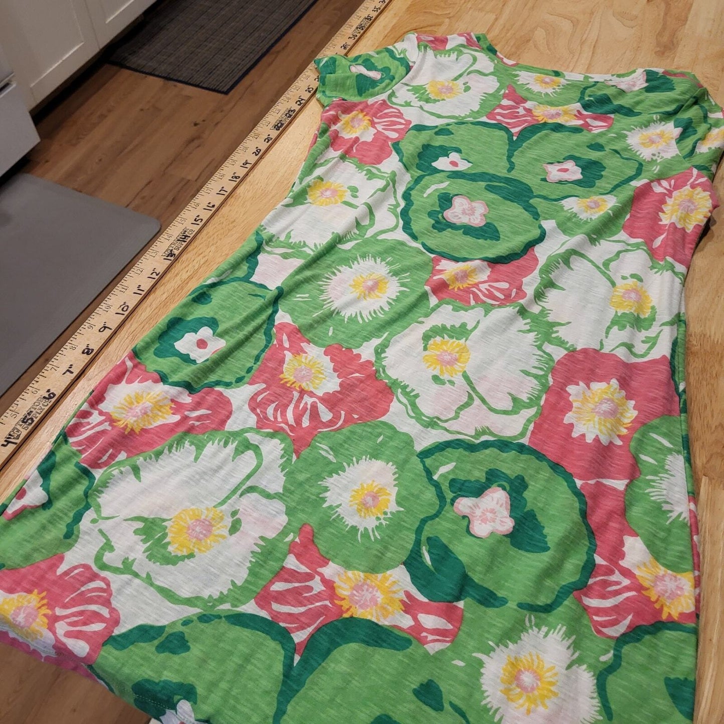 Lilly Pulitzer Floral Pink & Green T-shirt Dress Small Jersey 18" P2P